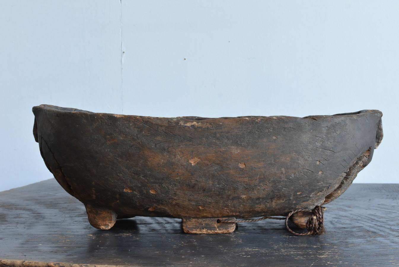 Other Rustic Old Wooden Bowl from Southeast Asia / a Hollow Container