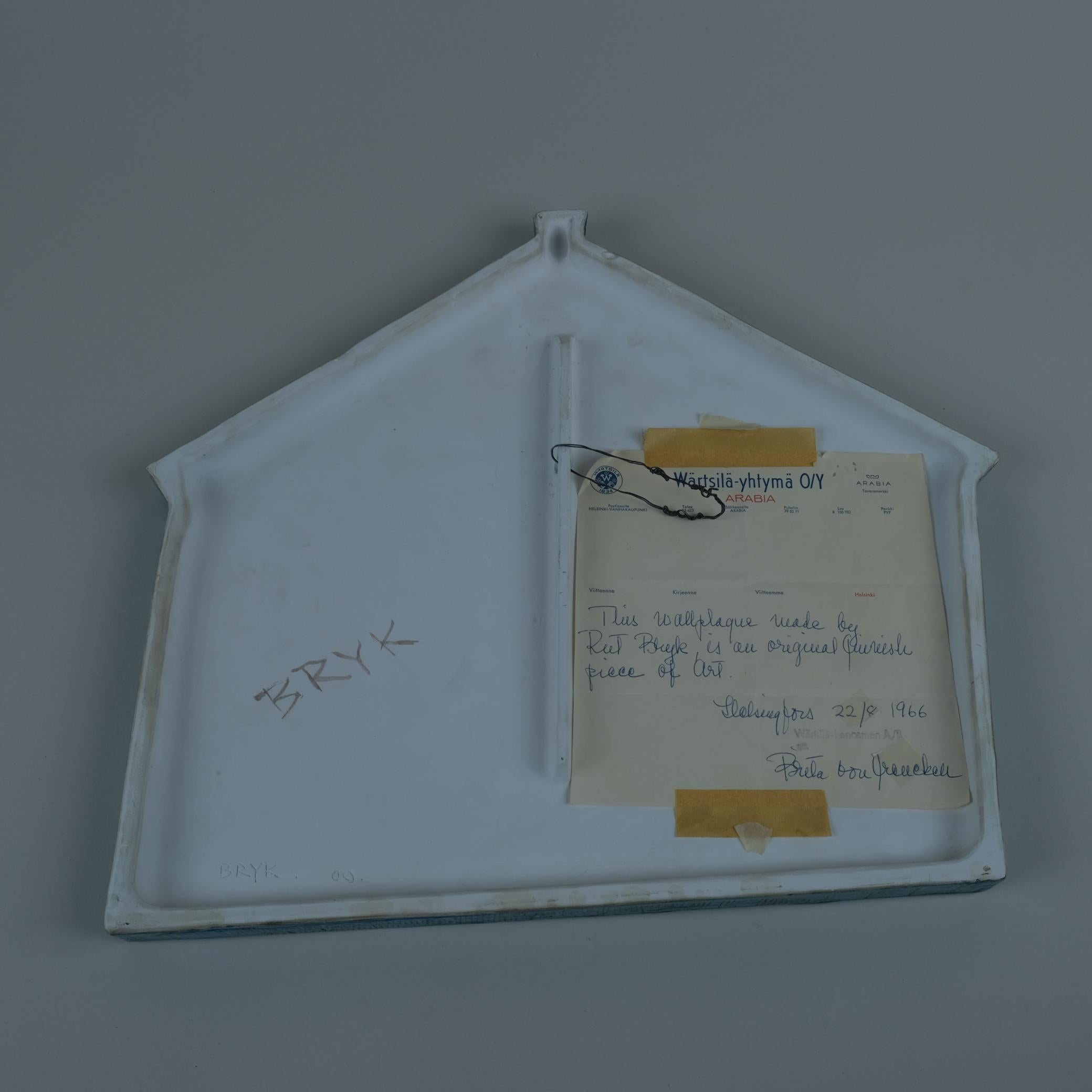 Una placca da parete in ceramica blu di Rut Bryk Karjalainen Talo 'Karelian House', anni '50 in vendita 2