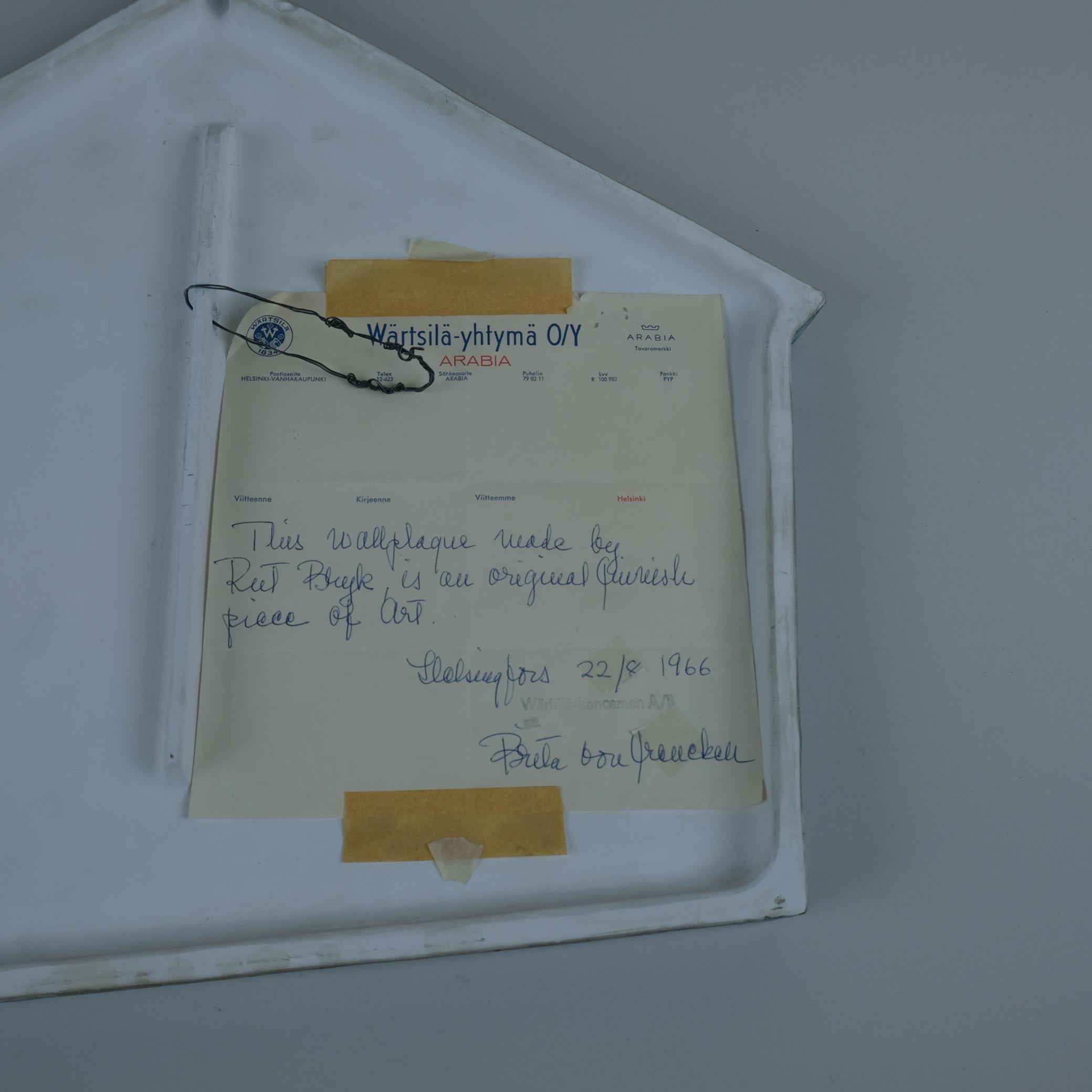 Una placca da parete in ceramica blu di Rut Bryk Karjalainen Talo 'Karelian House', anni '50 in vendita 3