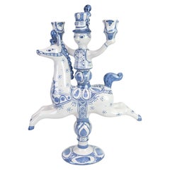 Un palcoscenico "Rytter" con tre candelabri Model L.5 in terracotta smaltata