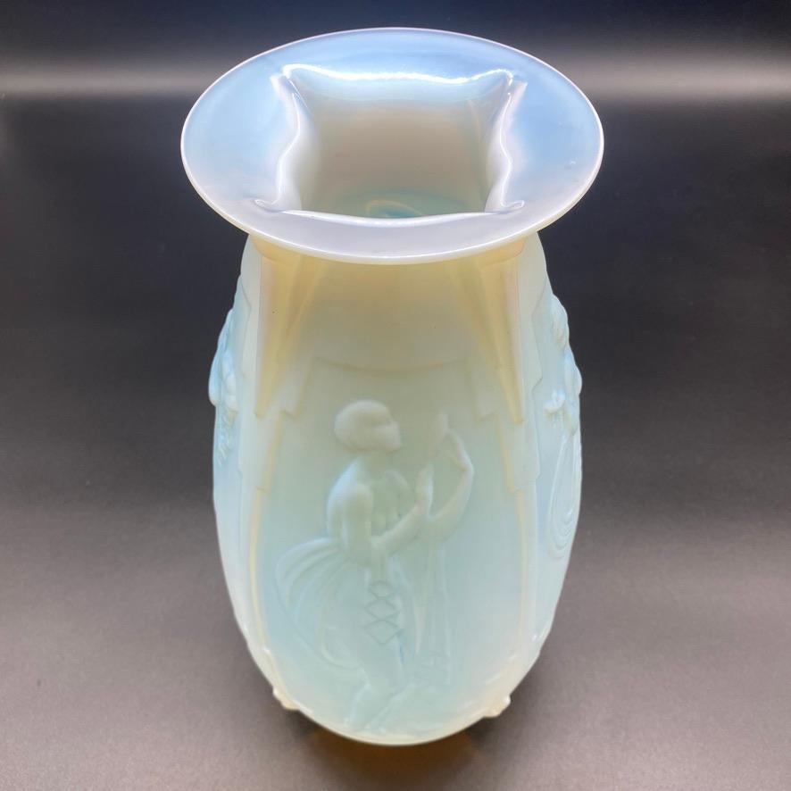 A Sabino Art Deco Frivolities Opalescent Glass Vase  2