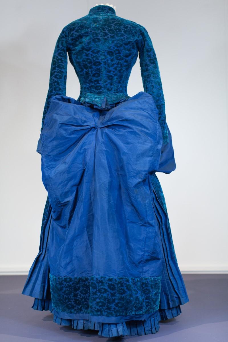 A Sac French Victorian Silk and Velvet Day Dress Circa 1885 2