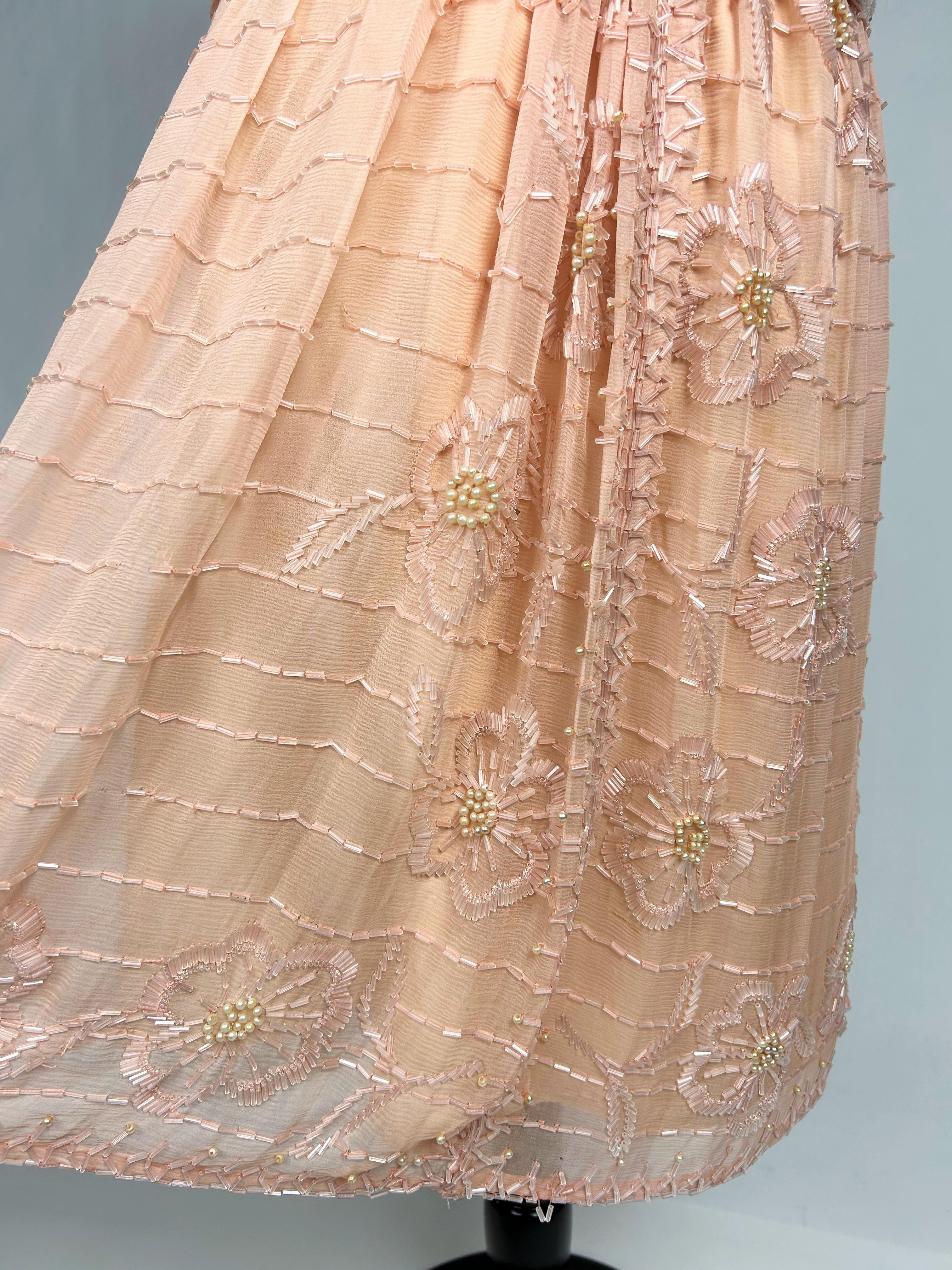 Lachsfarbenes besticktes Chiffon-Flapper-Kleid - Frankreich um 1925 im Angebot 6