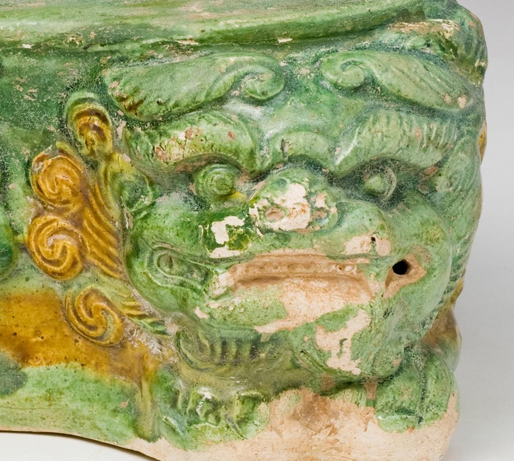A Sancai-glazed pottery 'Haitai' Pillow, Tang dynasty In Good Condition For Sale In seoul, KR