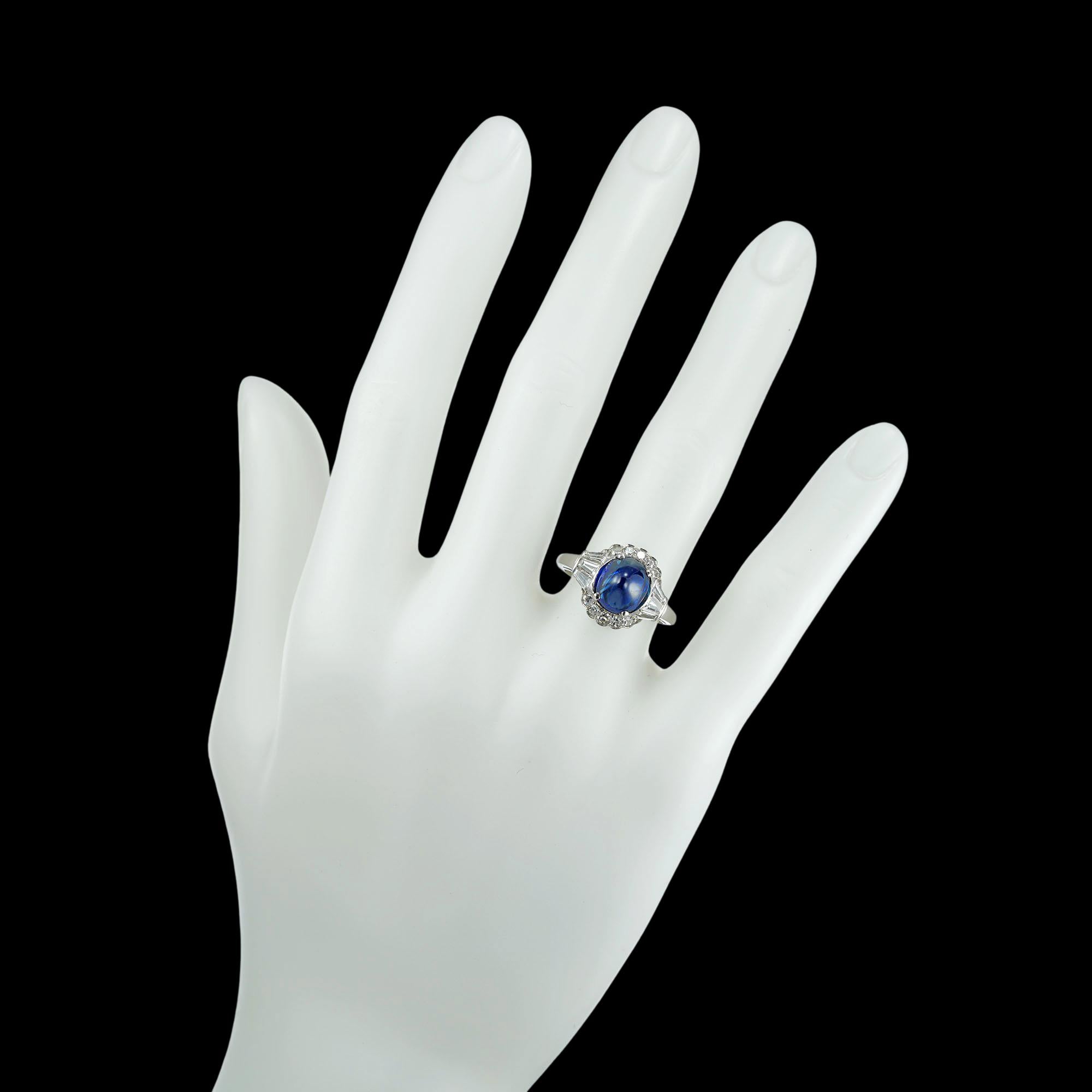 Cluster-Ring mit Saphiren und Diamanten im Zustand „Gut“ im Angebot in London, GB