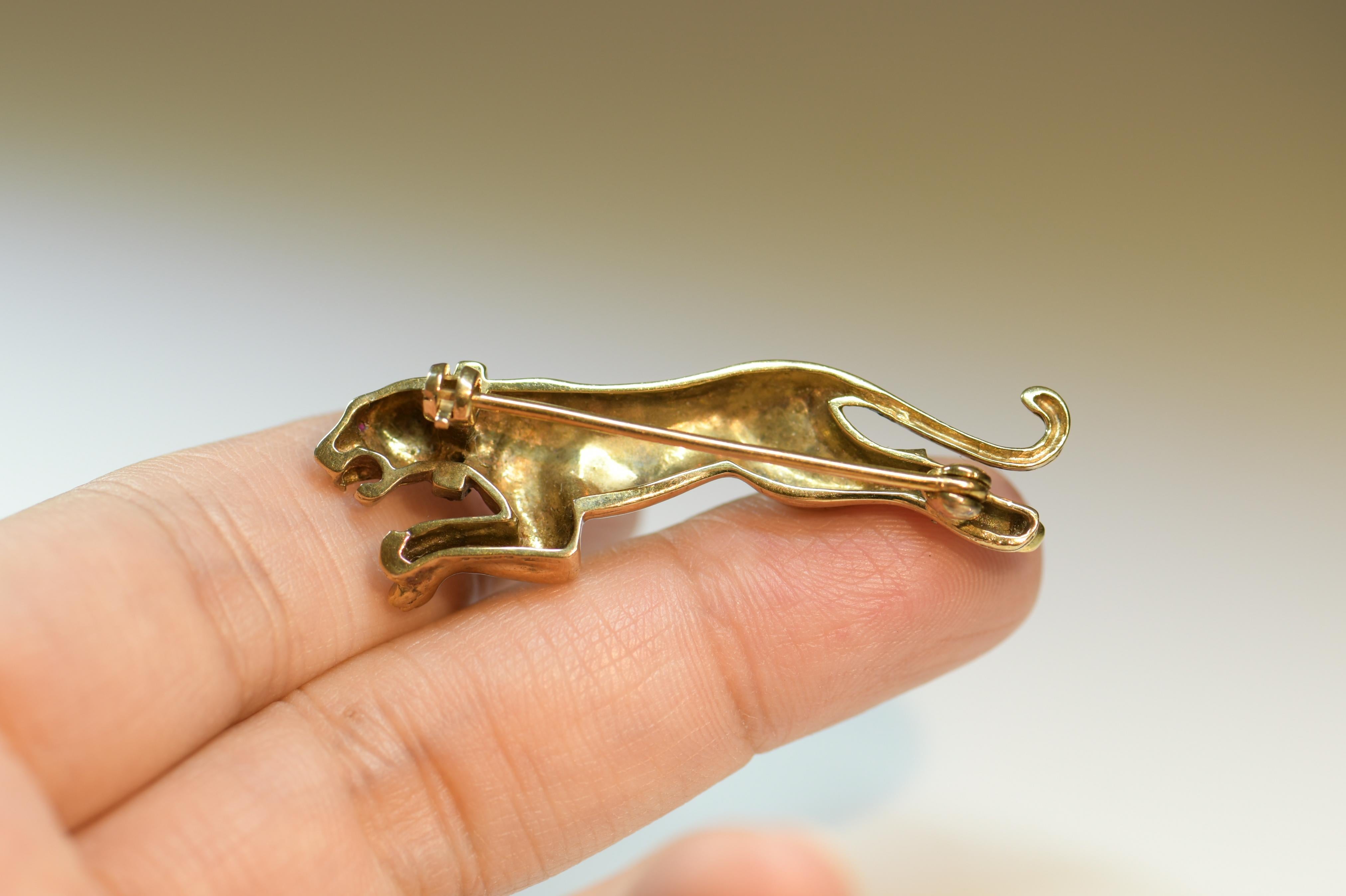 Sapphire and Ruby Running Panther Gold Brooch, circa 1980s In Excellent Condition In Banbury, GB