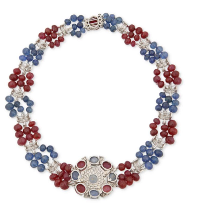 Retro-Halskette aus Platin mit Saphiren, Rubinen und Diamanten, ca. 1950er Jahre (Cabochon) im Angebot
