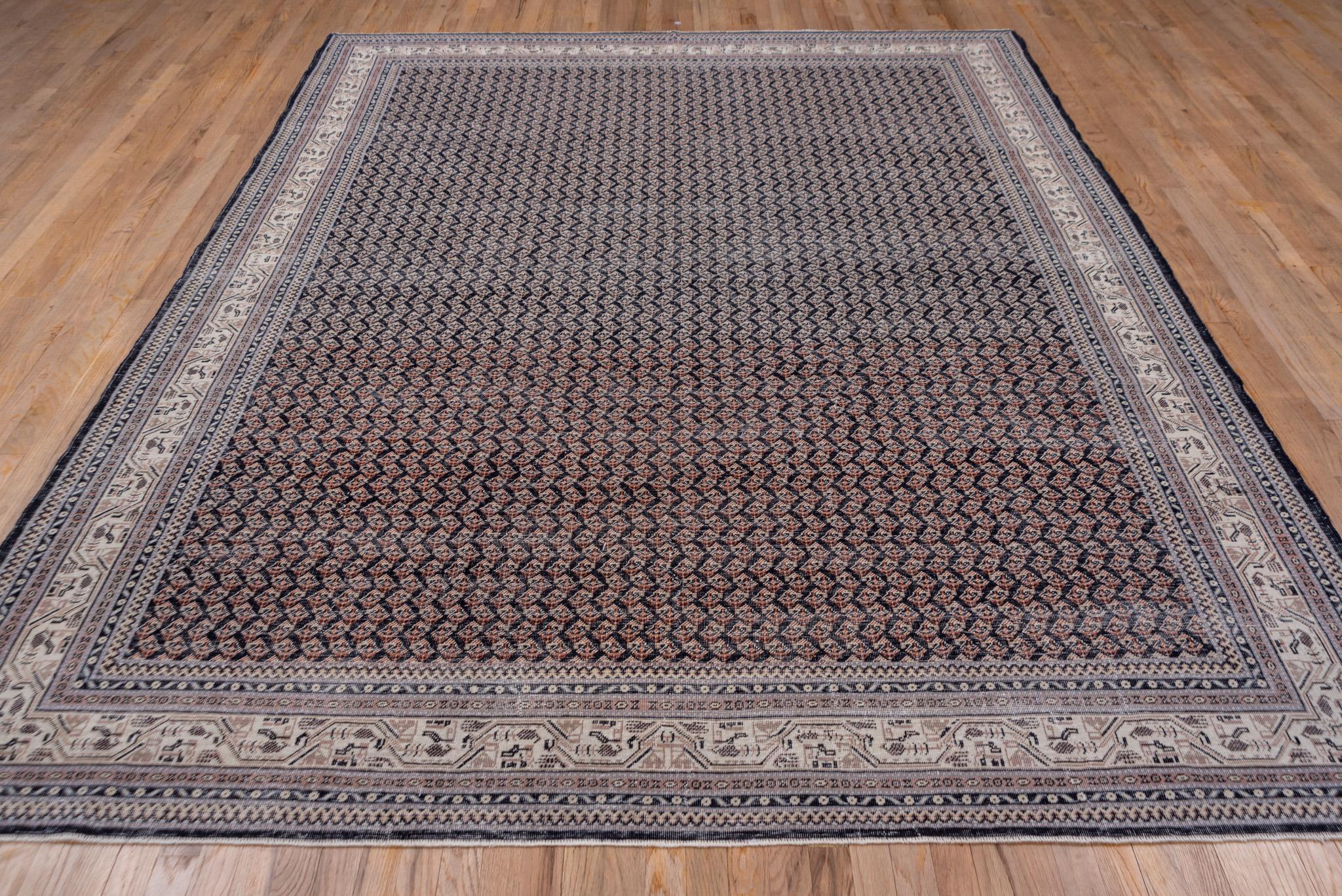 Ein Sarouk-Teppich um 1940. Handgeknüpft, aus 100% Wollgarn.
