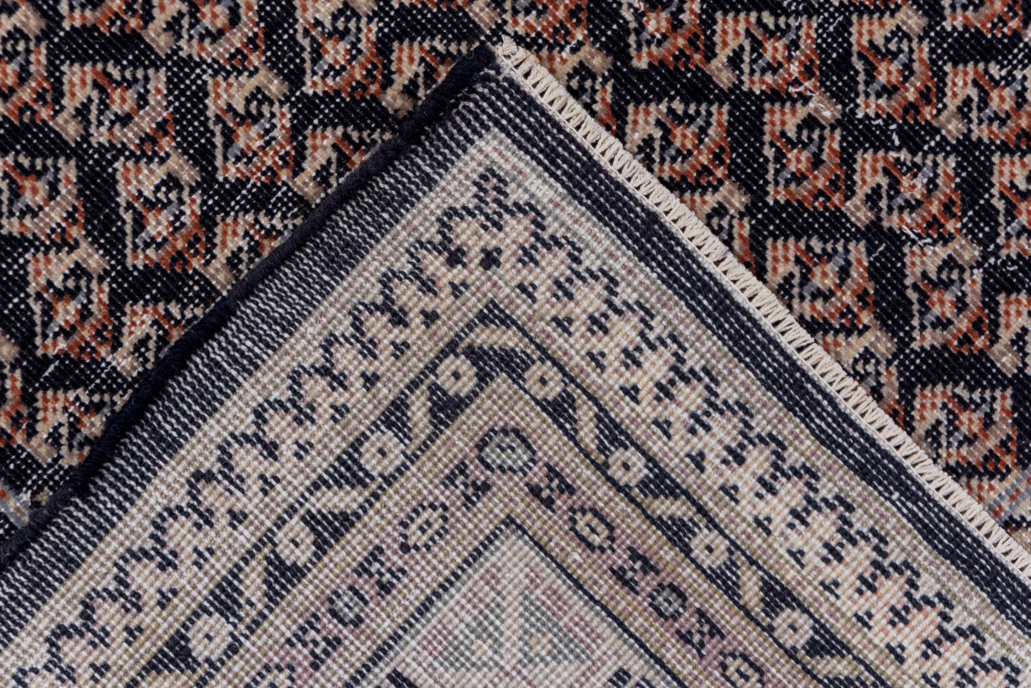 Ein Sarouk-Teppich um 1940 (Mitte des 20. Jahrhunderts) im Angebot
