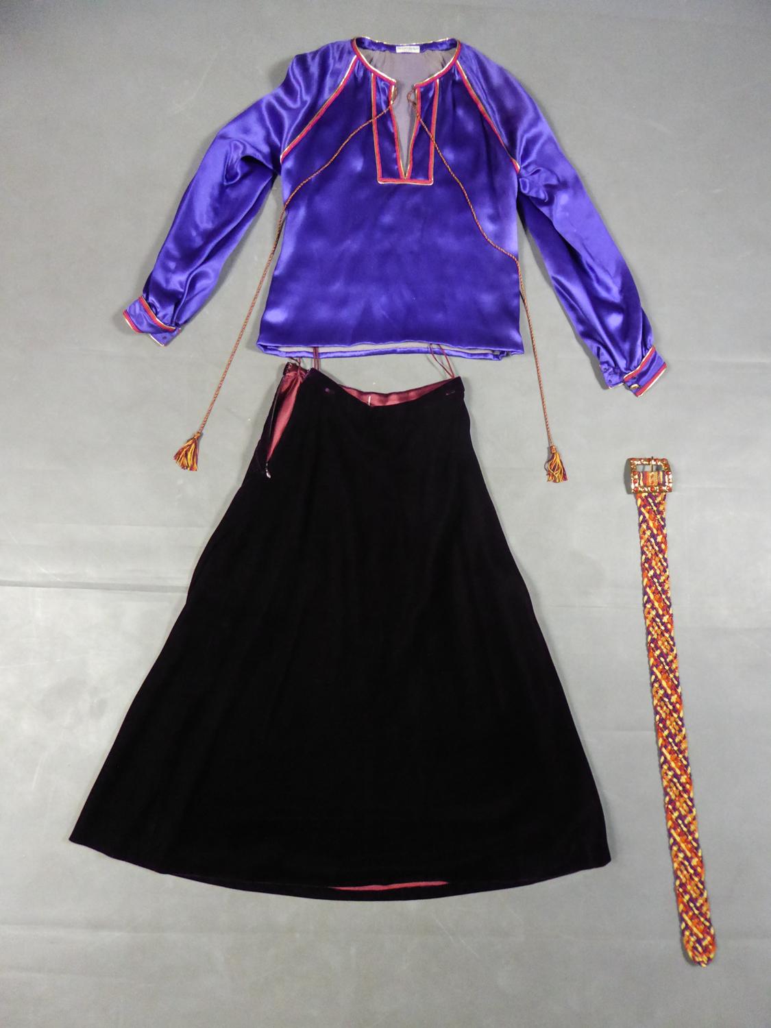 Un set di camicetta in raso e gonna in velluto di Yves Saint Laurent Couture Circa 2000 In condizioni buone in vendita a Toulon, FR