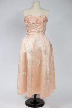 Vestido de baile de satén bordado de Harvey Berin Diseñado por Karen Stark Circa 1955