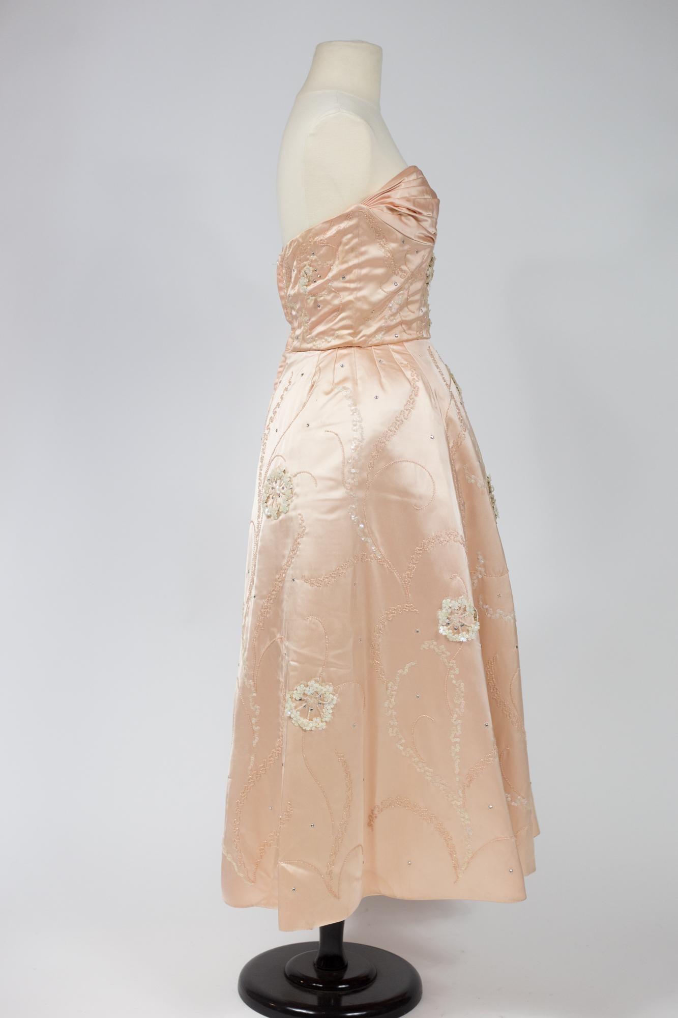 A Satin Embroidered Ball Gown by Harvey Berin Designed by Karen Stark Circa 1955 In Good Condition For Sale In Toulon, FR