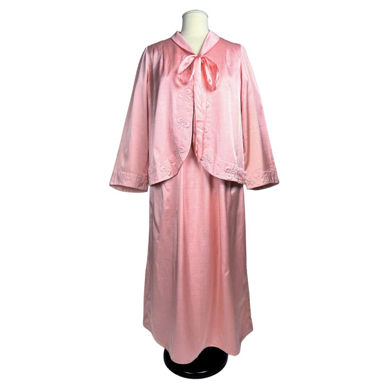 A satin pink Nightdress and Bolero with quilted bows France 1950