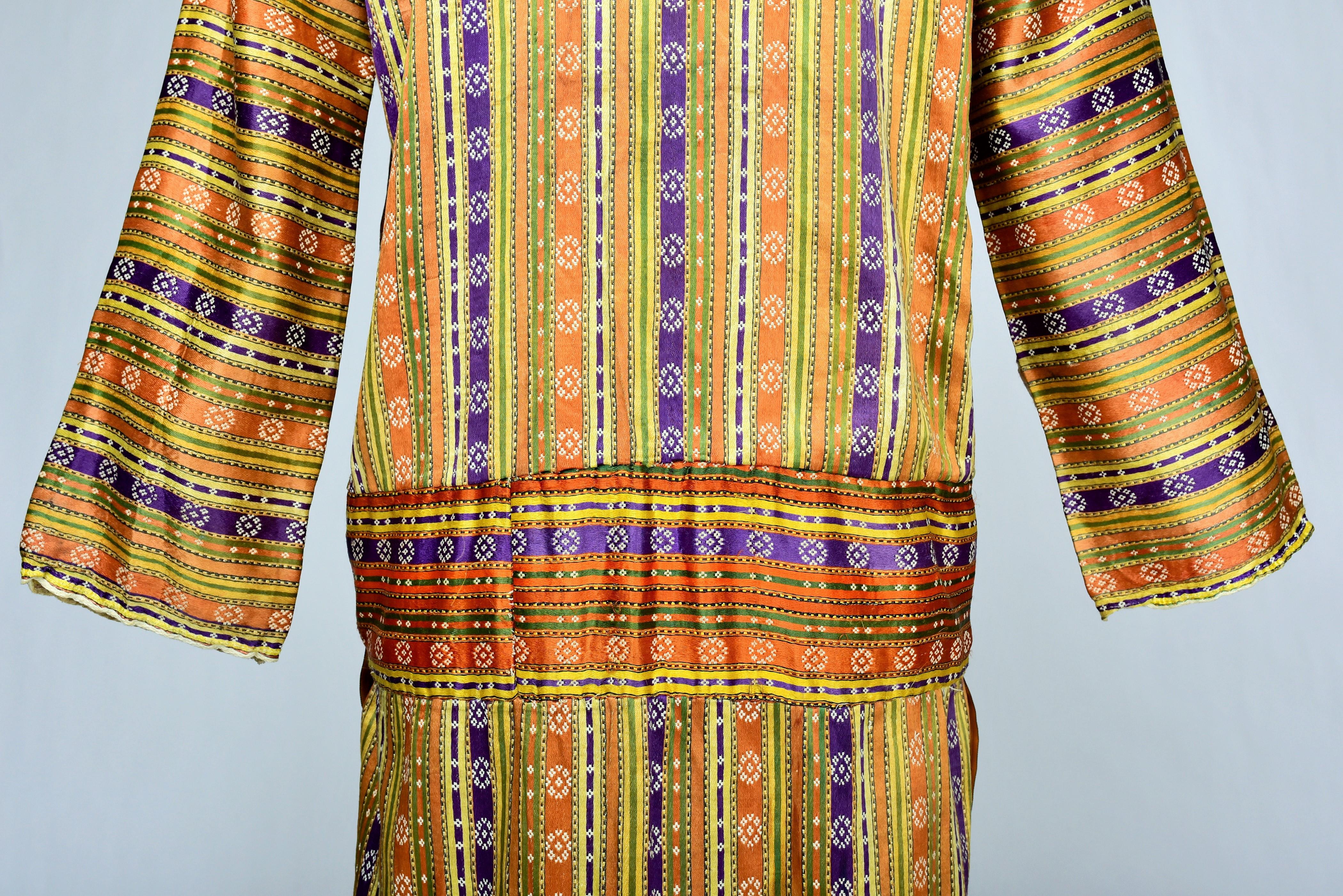 A Satin Striped Kaftan - Ottoman Empire Circa 1900 - 1920 For Sale 5