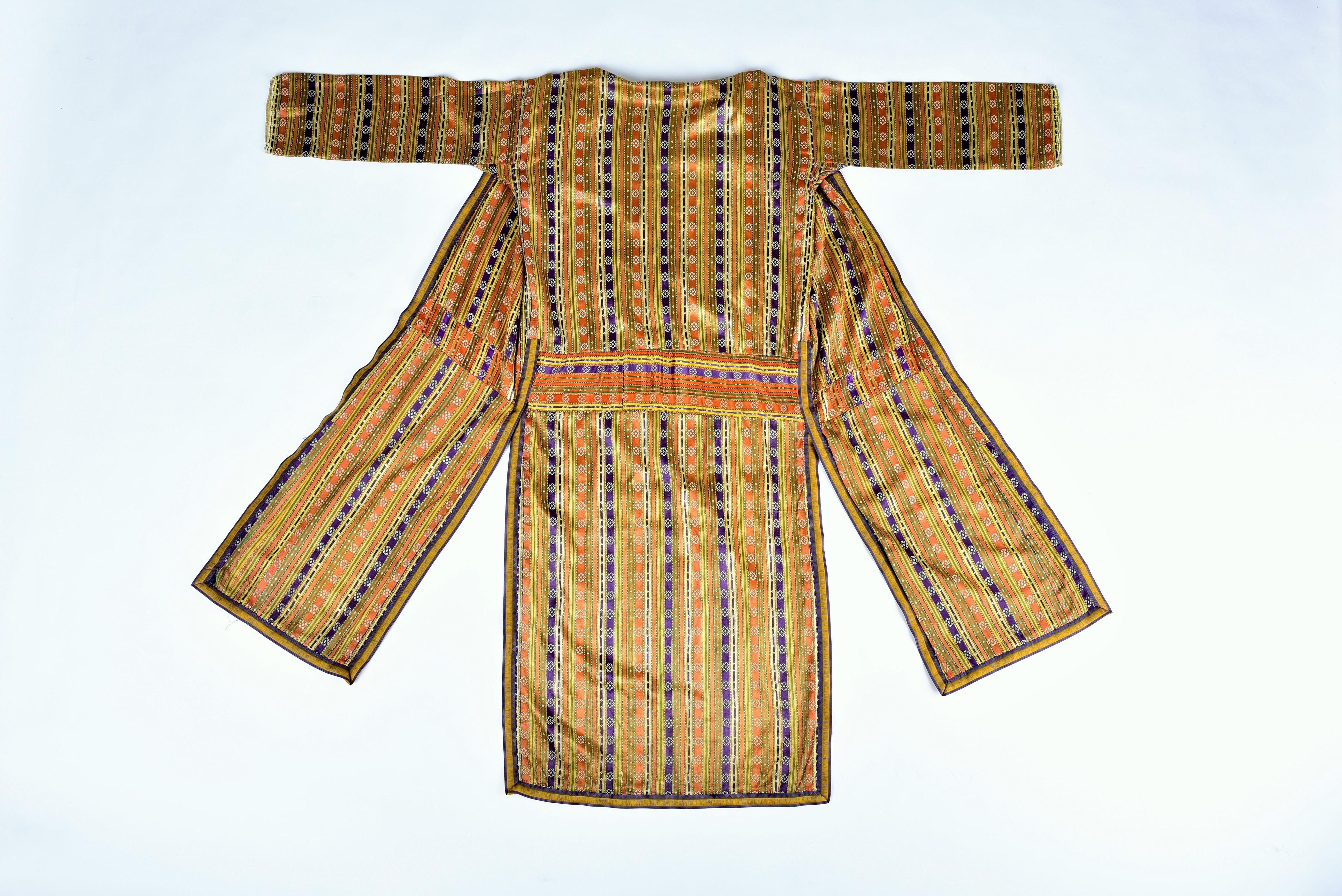 A Satin Striped Kaftan - Ottoman Empire Circa 1900 - 1920 For Sale 12