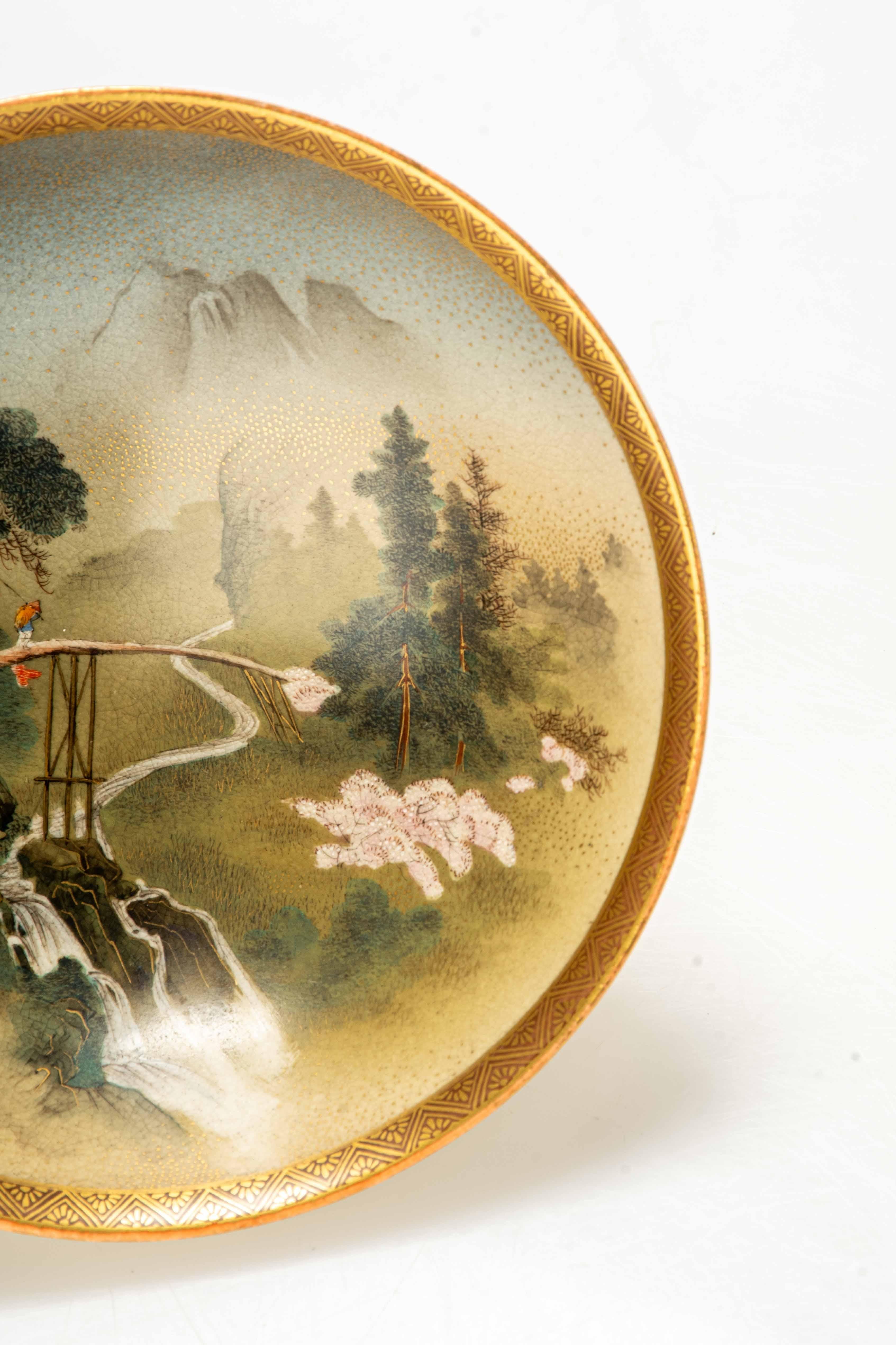 Japonisme A Satsuma bowl decorated with a striking landscape For Sale