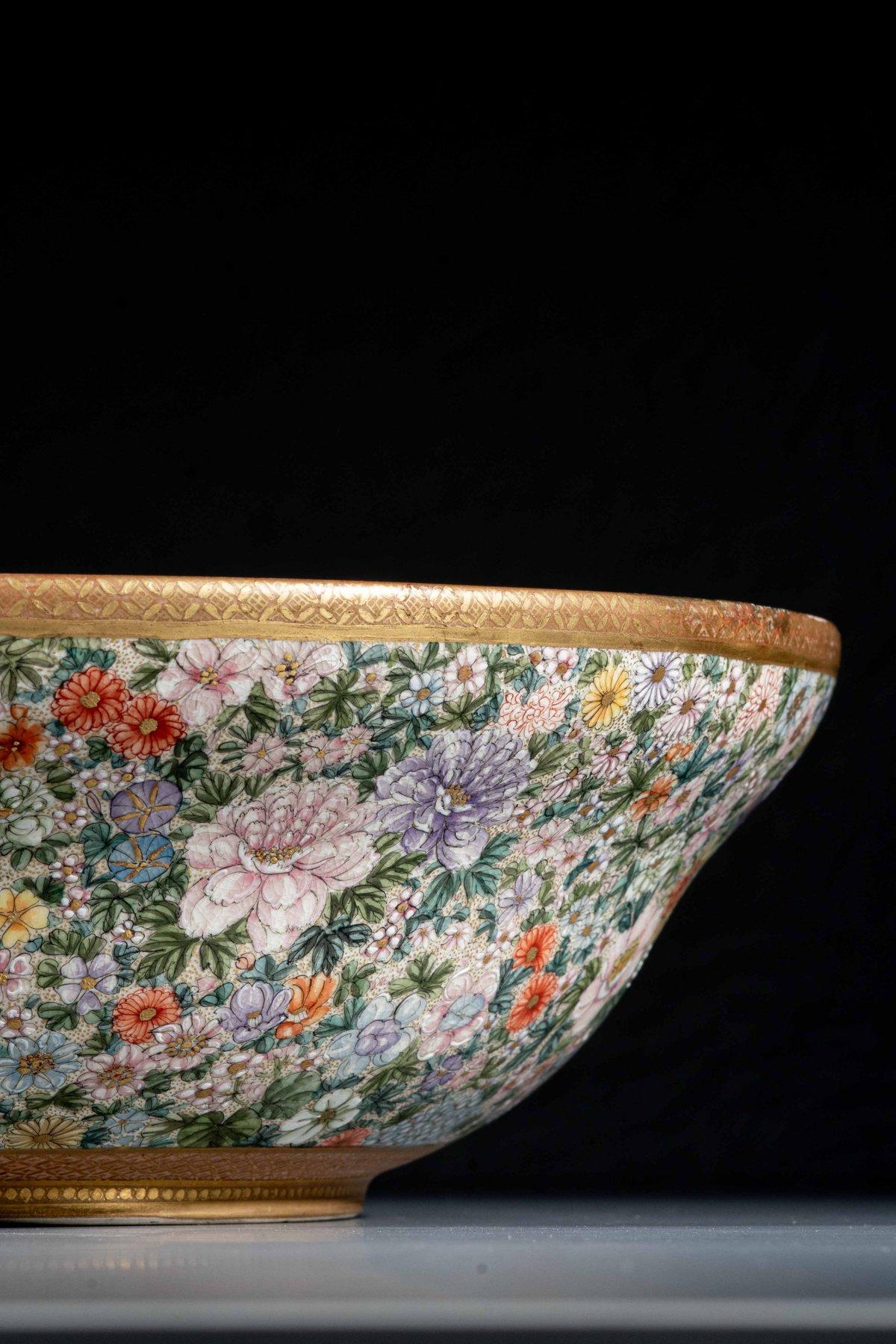 A Satsuma ceramic bowl decorated with a millefiori motif, signed Kinkozan In Good Condition In Milano, IT
