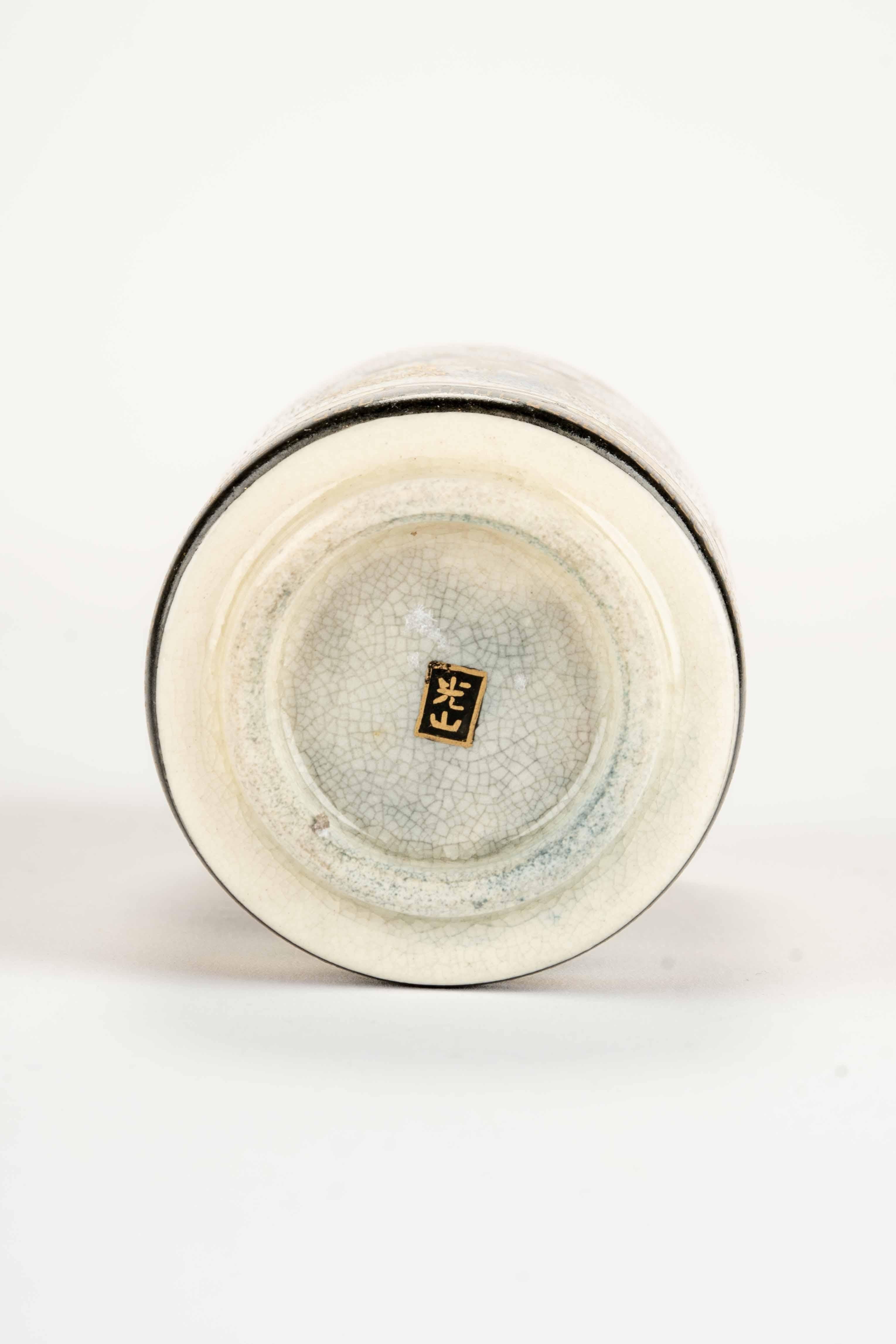 A Satsuma vase painted with polychrome enamels and pure gold For Sale 4