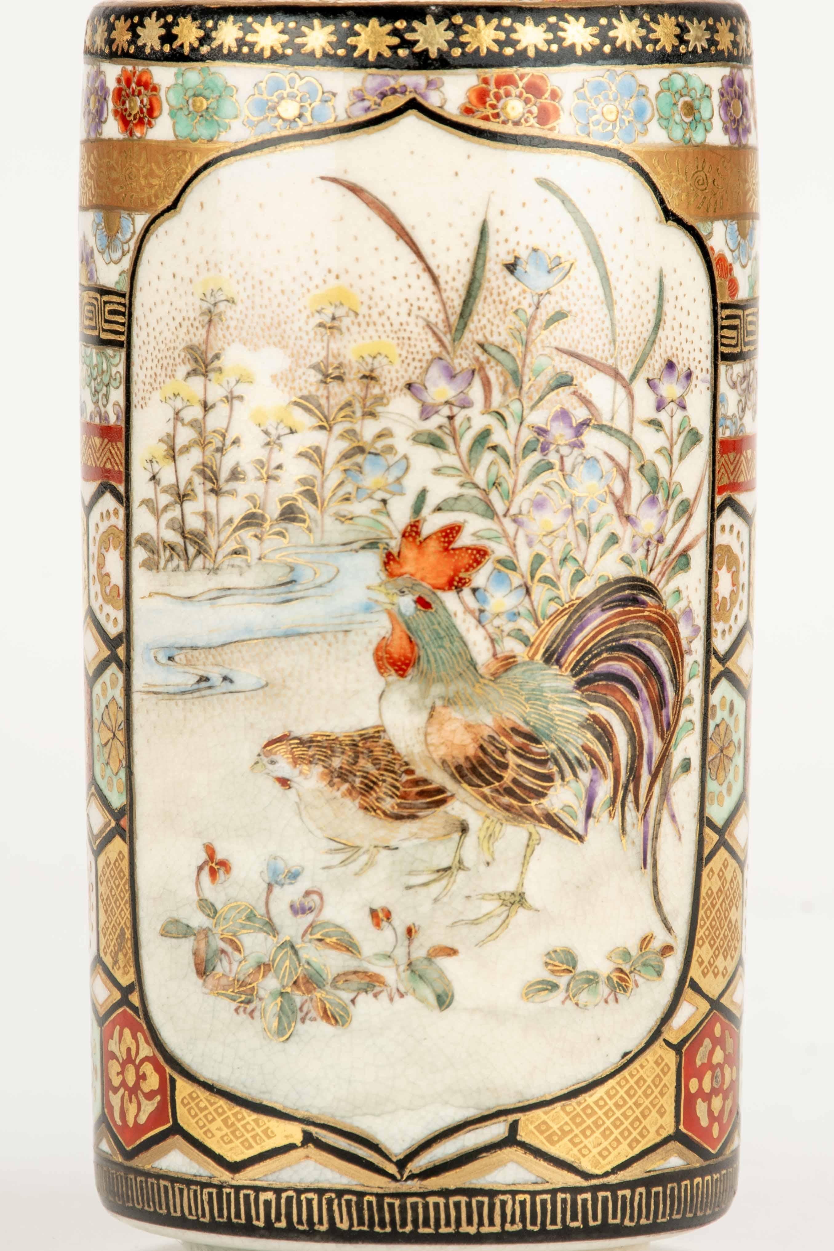 A Satsuma vase painted with polychrome enamels and pure gold In Excellent Condition For Sale In Milano, IT