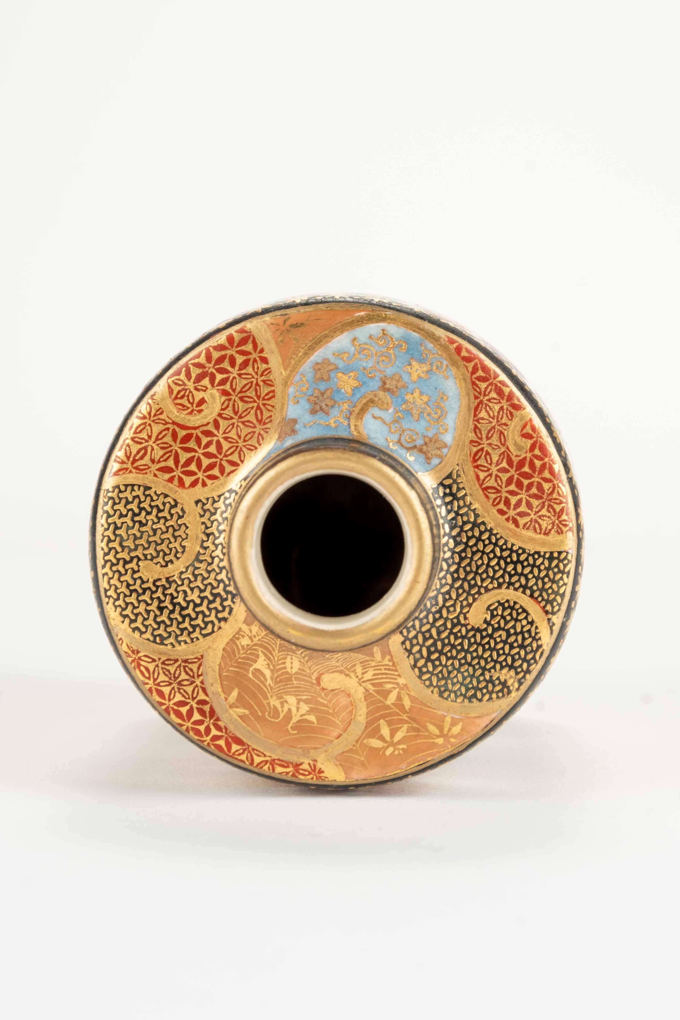 A Satsuma vase painted with polychrome enamels and pure gold For Sale 2