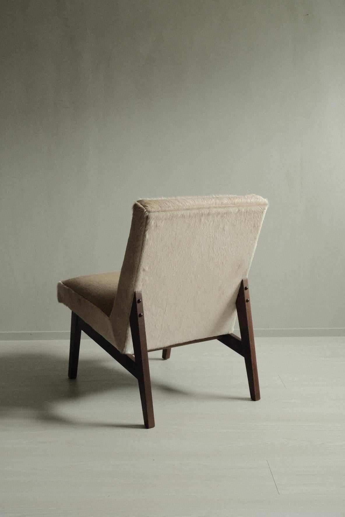 Scandinavian Mid-Century Chair in Cowhide, in Style of Pierre Jenneret, 1950s In Good Condition In Hønefoss, 30