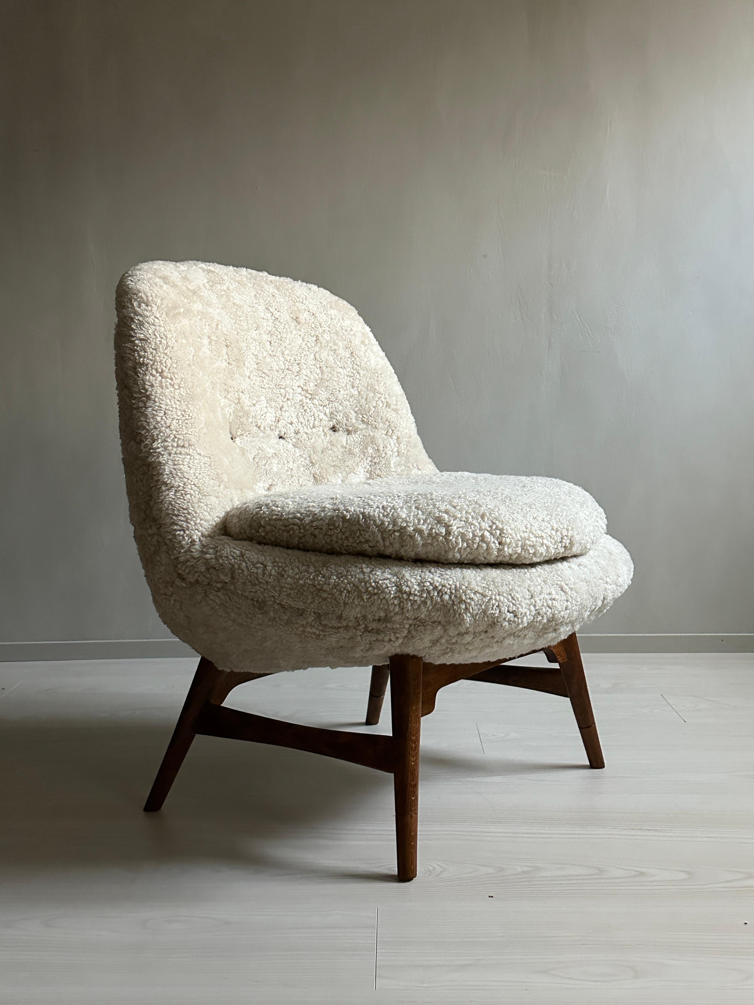 Mid-20th Century Scandinavian Modern Easy Chair in Sheepskin, 1950s