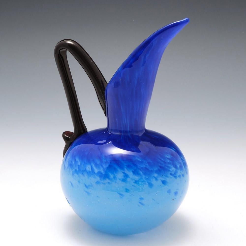 Art déco Pichet en verre bleu Schneider, vers 1925 en vente