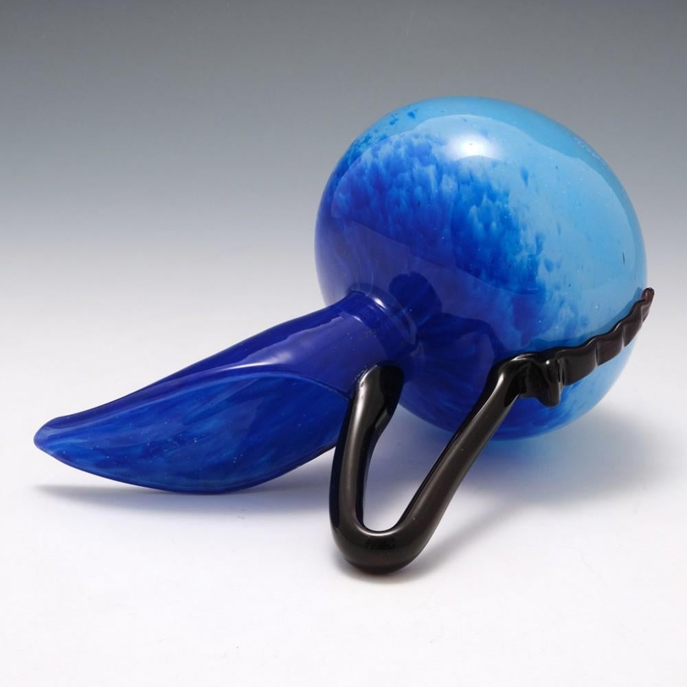 Poli Pichet en verre bleu Schneider, vers 1925 en vente