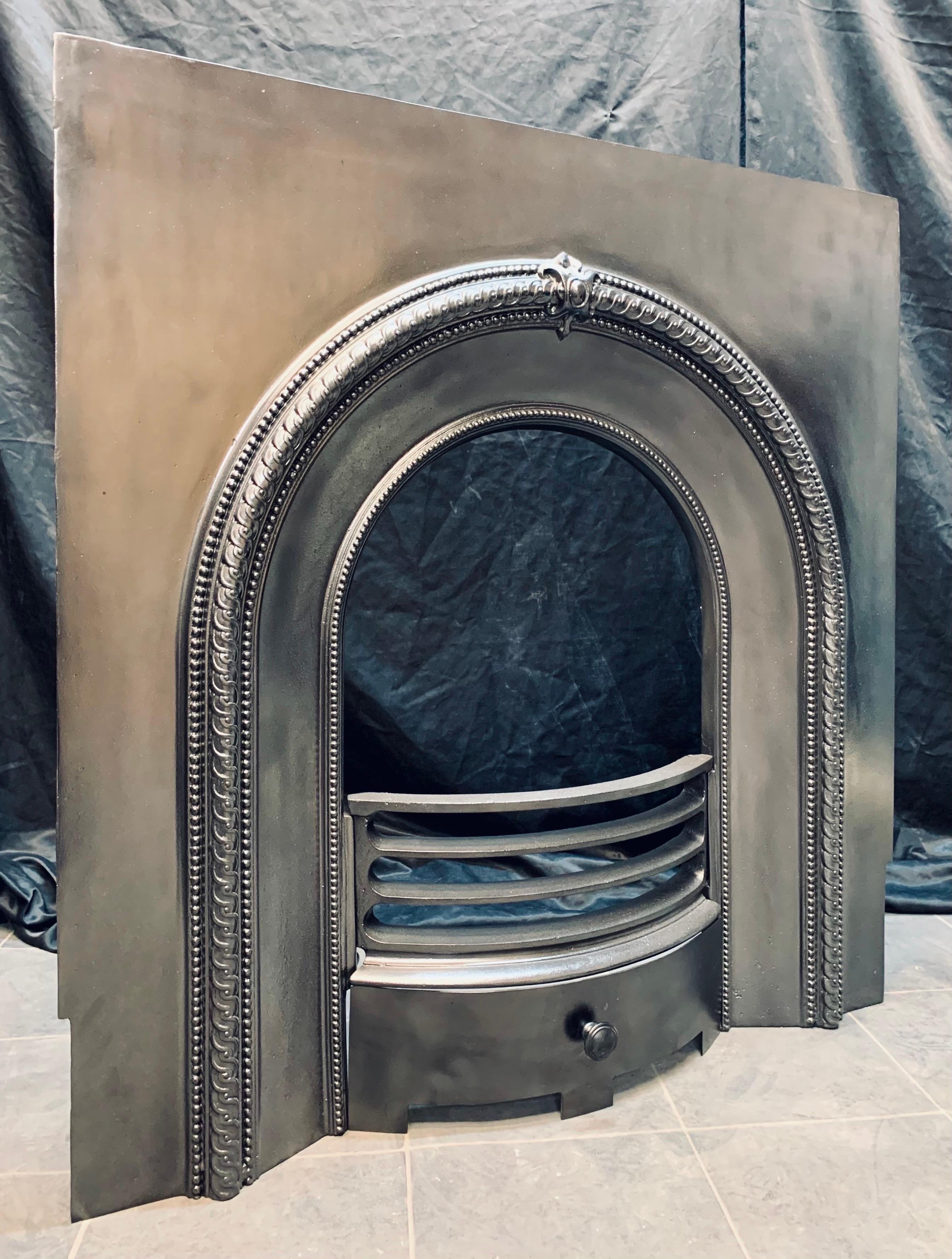 A Scottish 19th Century Victorian Cast Iron Fireplace Insert. 6