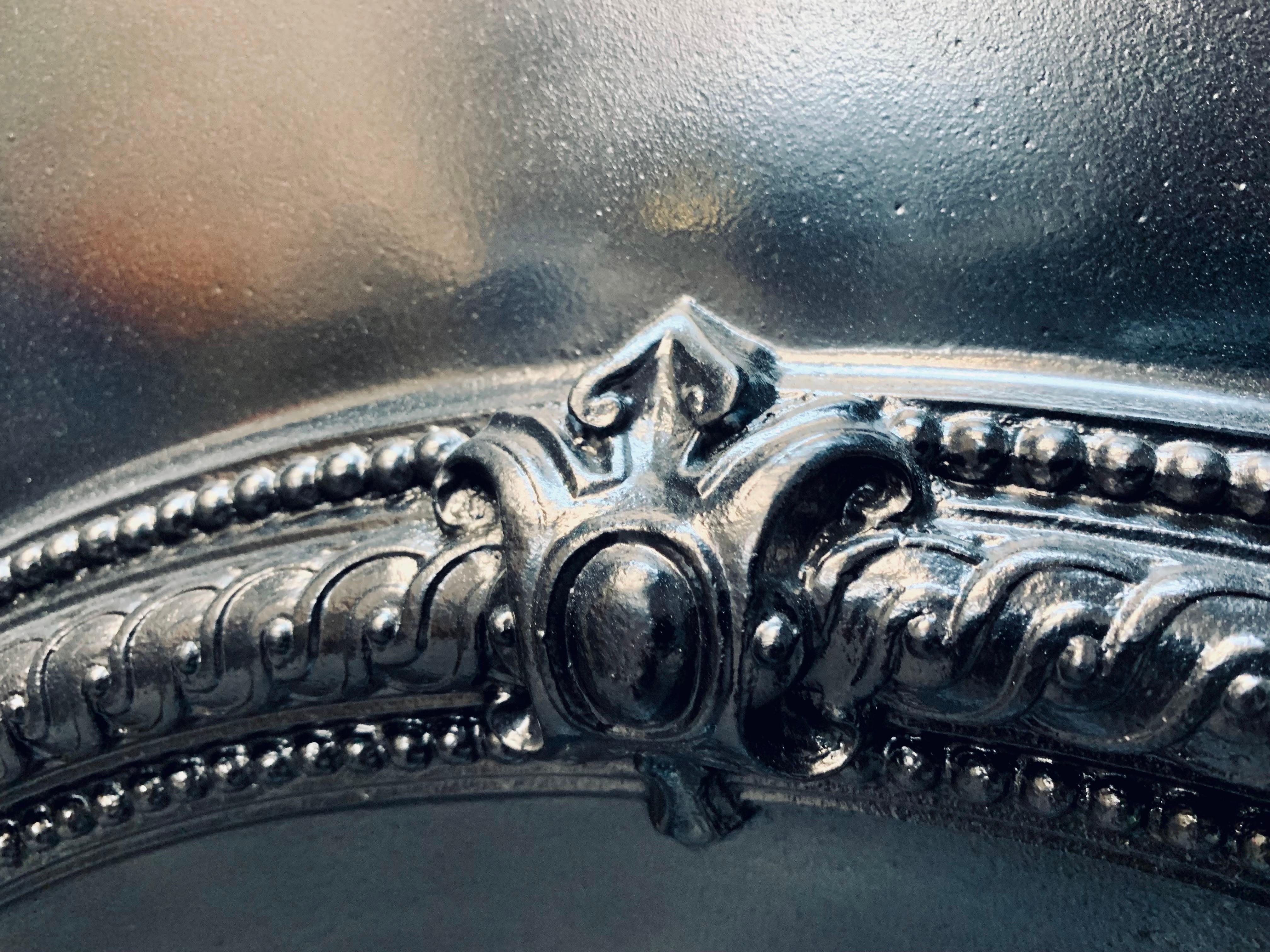 A Scottish 19th Century Victorian Cast Iron Fireplace Insert. 3