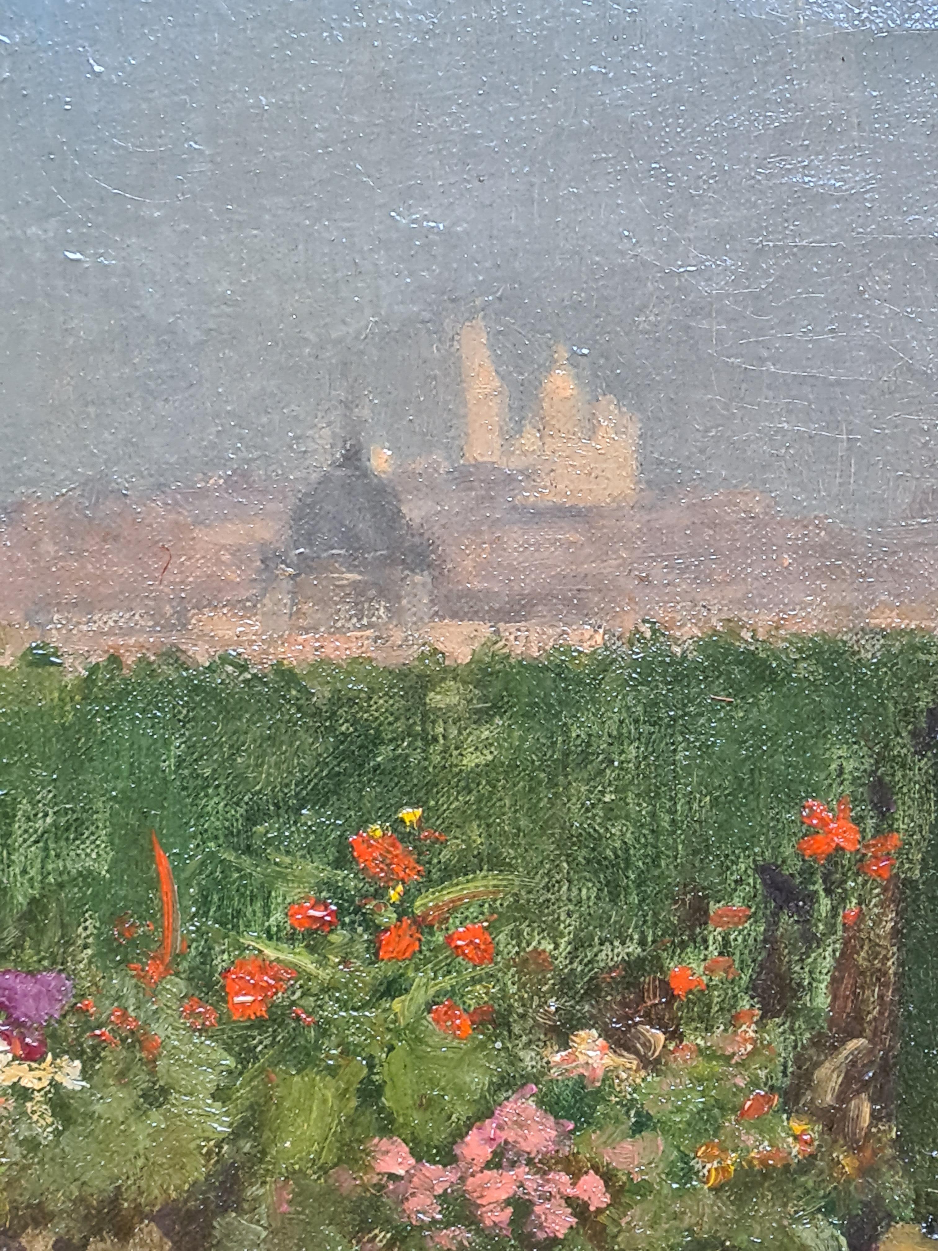 Vue de Paris depuis un jardin Art déco en direction des Invalides et du Sacré-Cœur, huile sur toile de A Scottroy. Le tableau est signé et daté en bas à gauche. La toile est posée sur un châssis avec des clés et est présentée dans un beau cadre doré