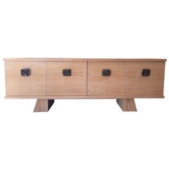 Buffet italien sculpté à quatre portes en bois avec poignées en bronze