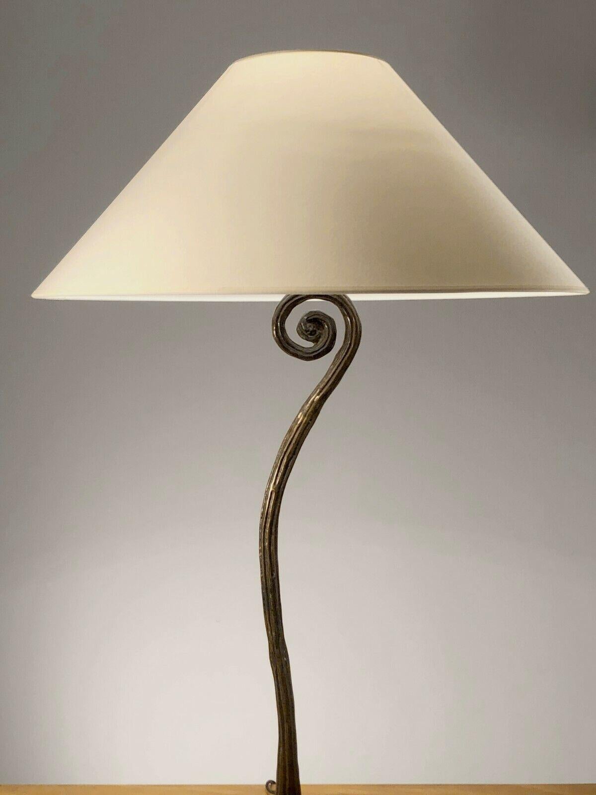 A SHABBY-CHIC BAROQUE NEO-CLASSICAL Sculptural Bronze TABLE LAMP, France 1980. In Good Condition For Sale In PARIS, FR