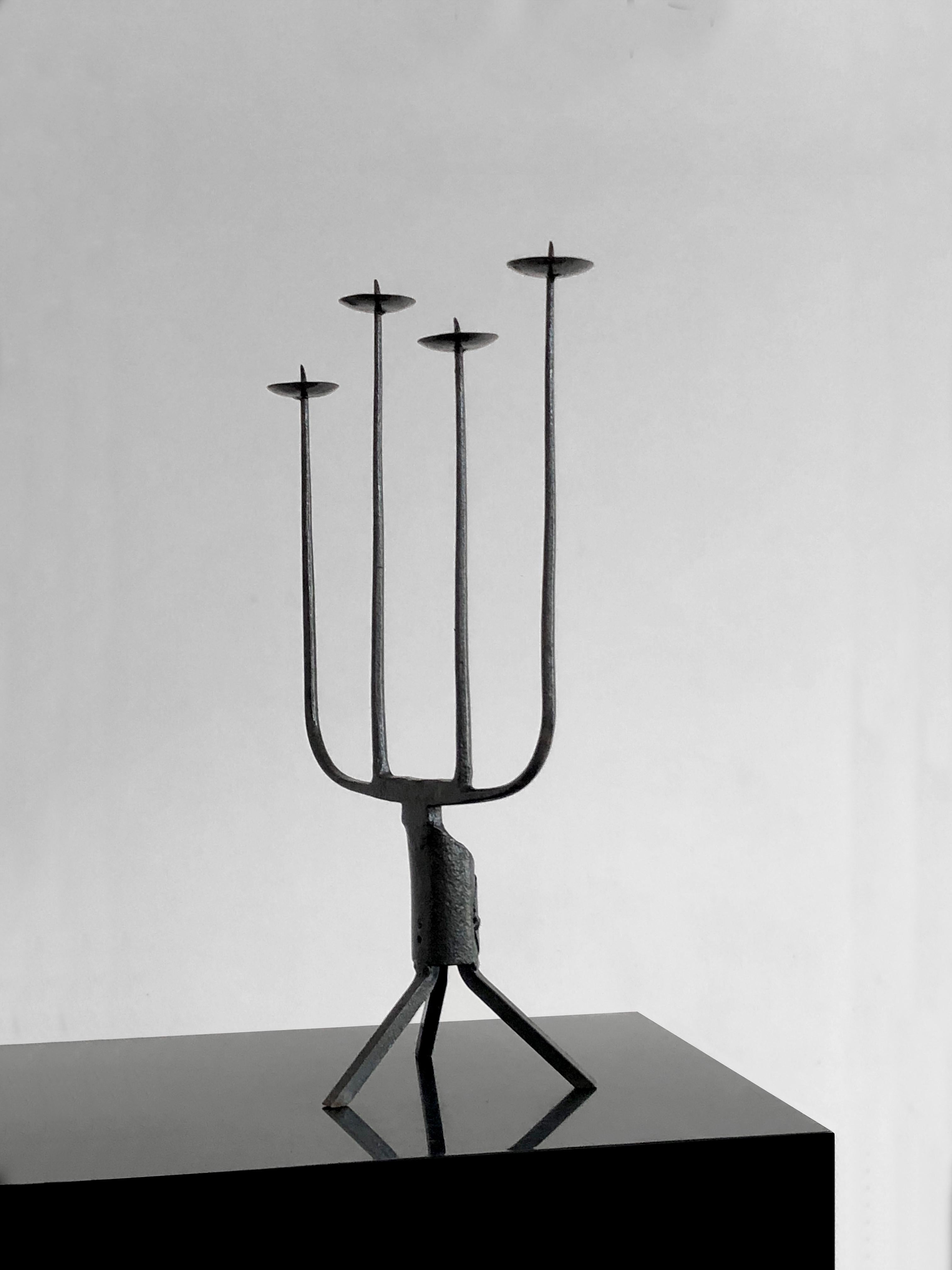 A SculPTURAL BRUTALIST CANDELABRA CANDLE HOLDER Einzigartiges Kunstwerk von ARTIST, Frankreich 1950 im Angebot 6