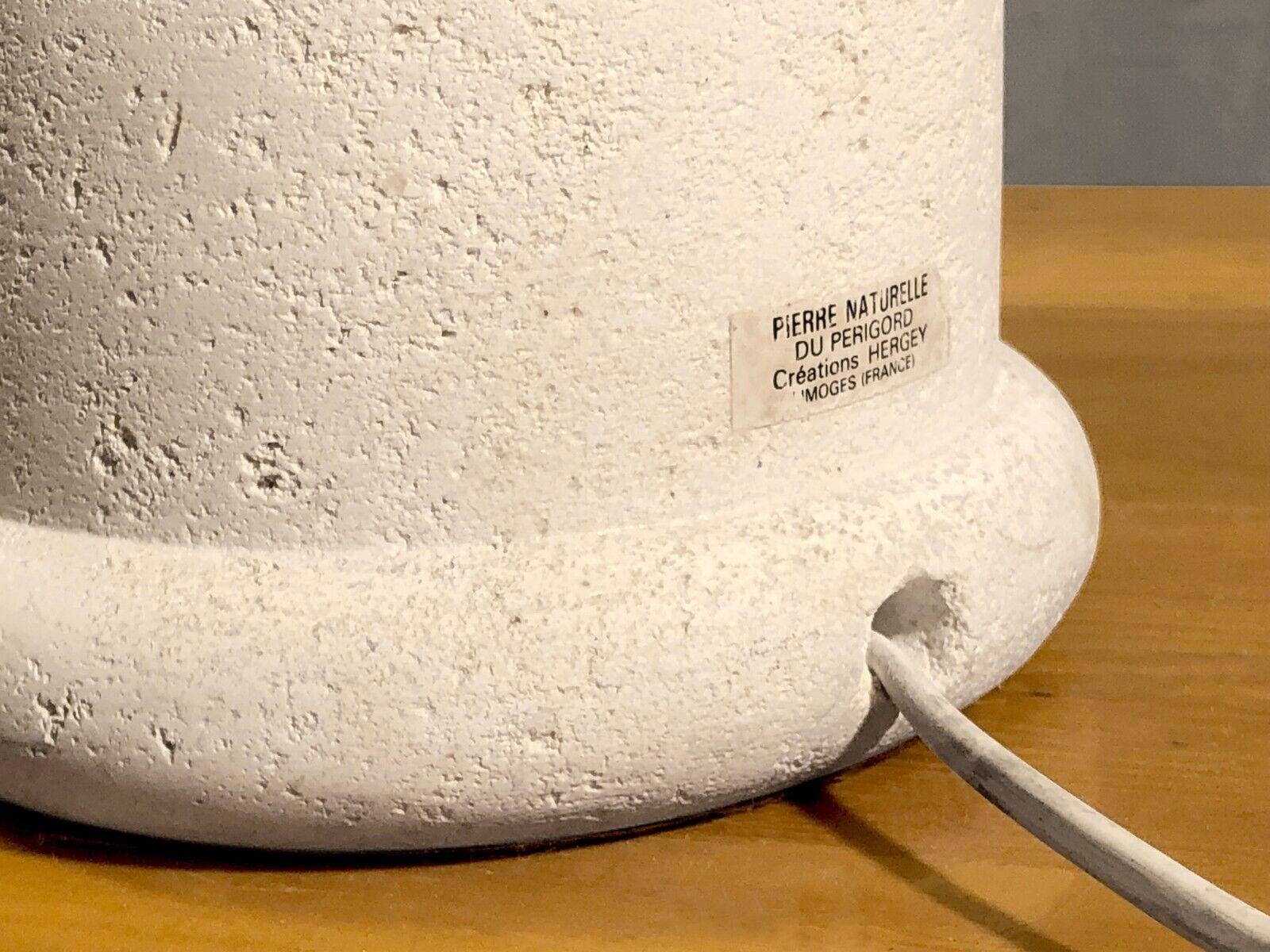 A Sculptural BRUTALIST Stone TABLE LAMP by HEGEY (TORMOS style) France 1970 In Good Condition For Sale In PARIS, FR