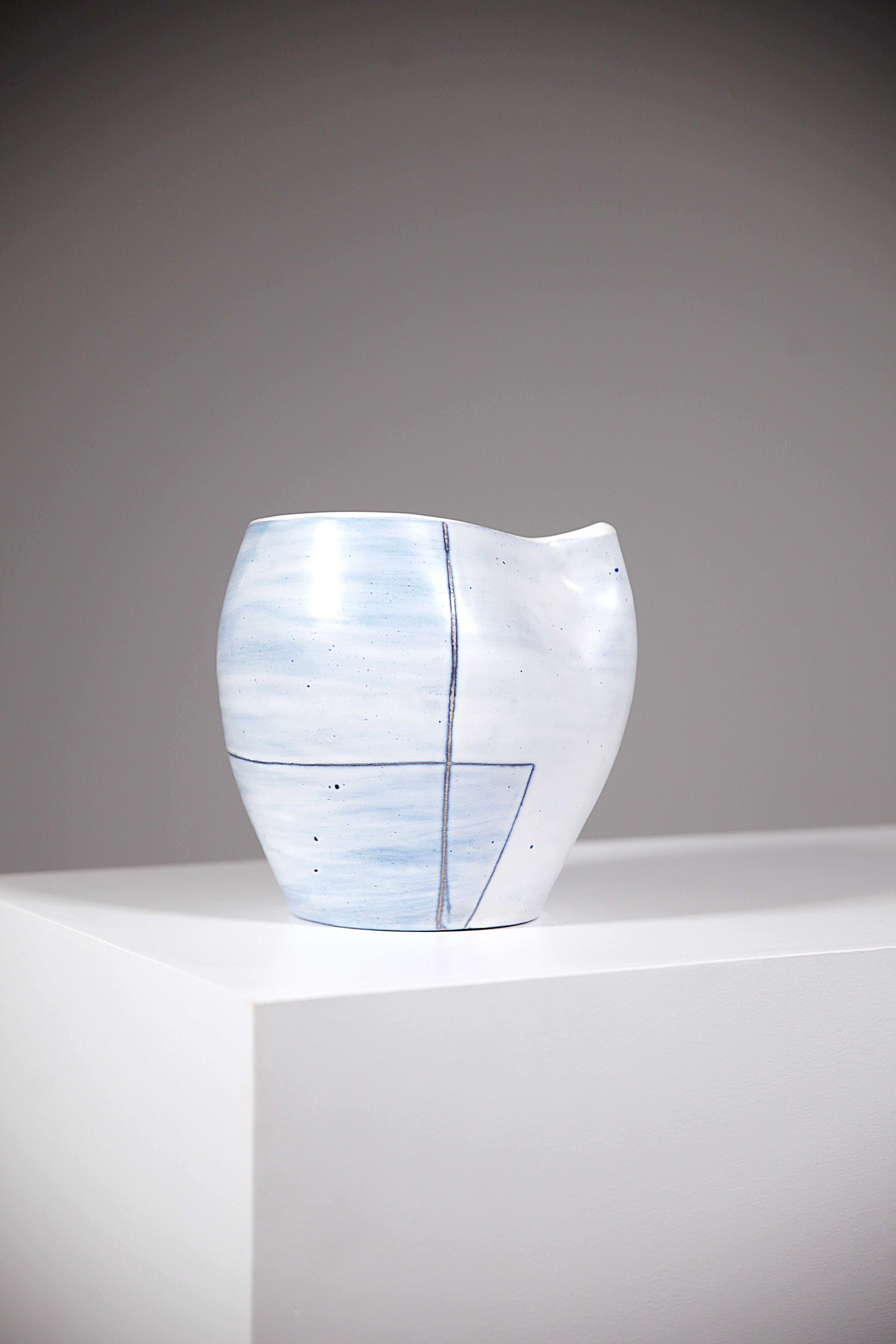 Un vaso a forma libera di Mado Jolain.

Un raro e magnifico azzurro.

Firmato sotto il pezzo.

Report : Condizioni originali molto buone