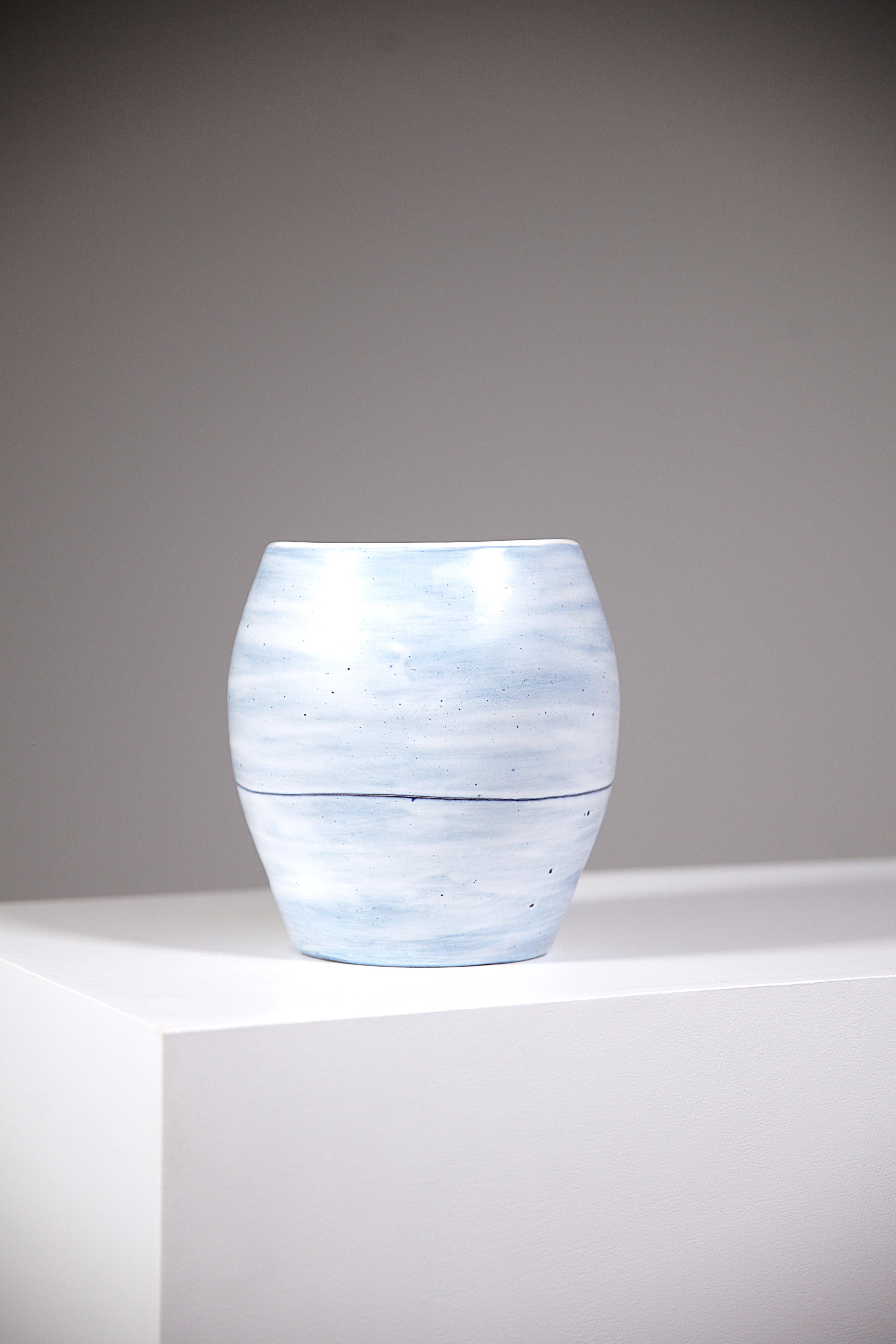 Smaltato Vaso scultoreo in ceramica di Mado Jolain Francia anni '50 in vendita