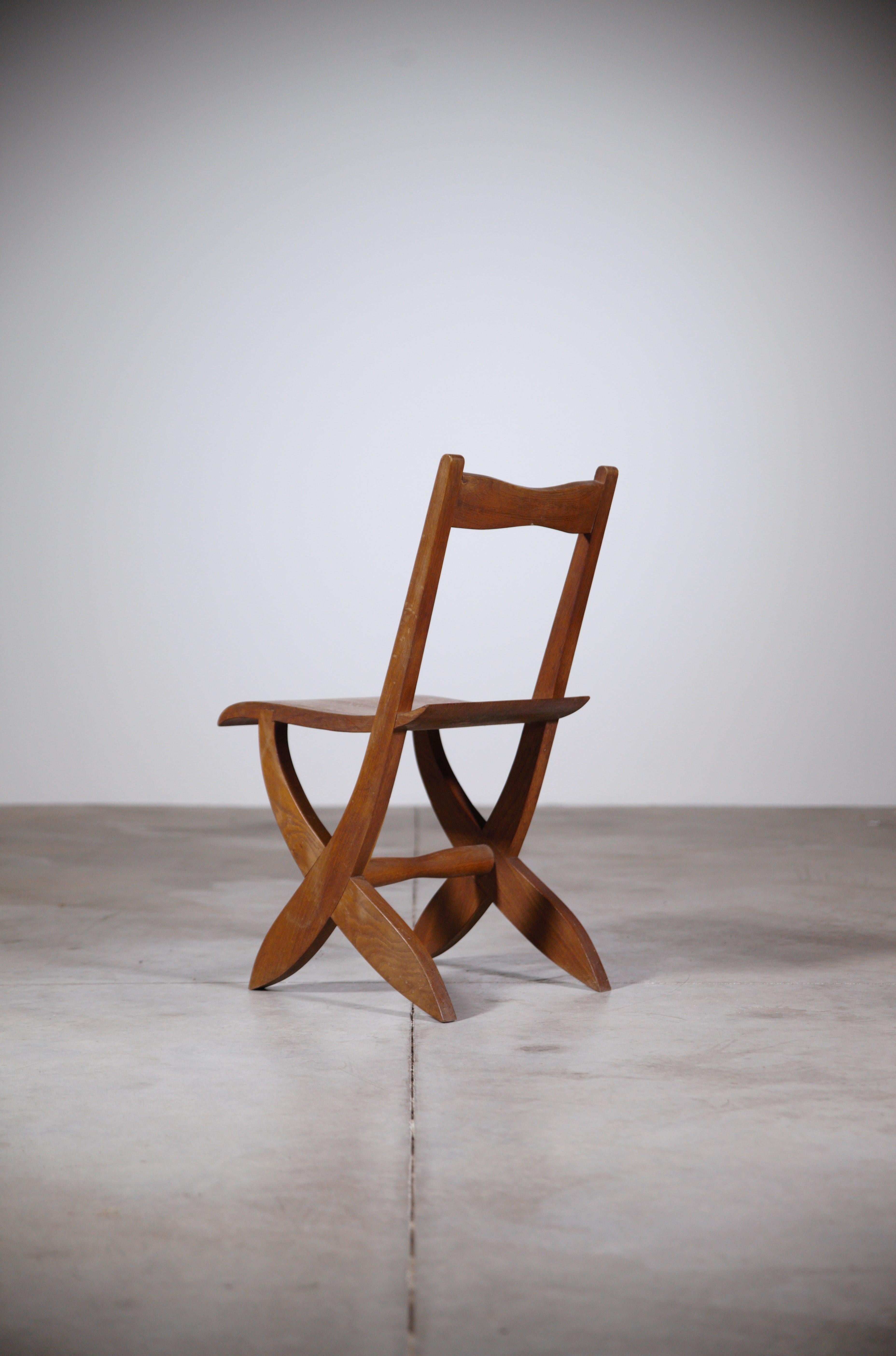 A rare sculptural chair by Joseph Savina.

The chair sit is the wave and the leg represent fish.

Documented in a book.

In oak.