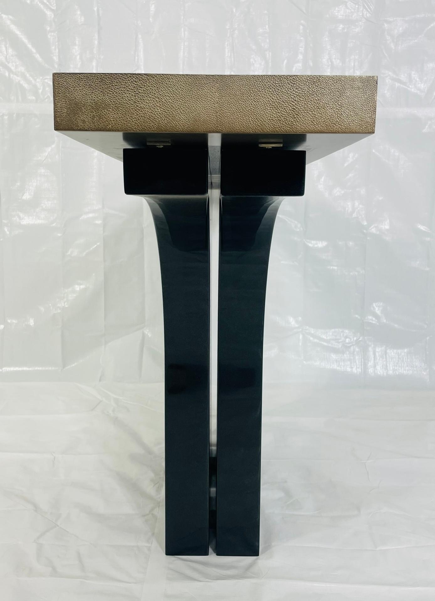 Fait main Console sculpturale avec plateau en galuchat à la manière de Karl Springer en vente