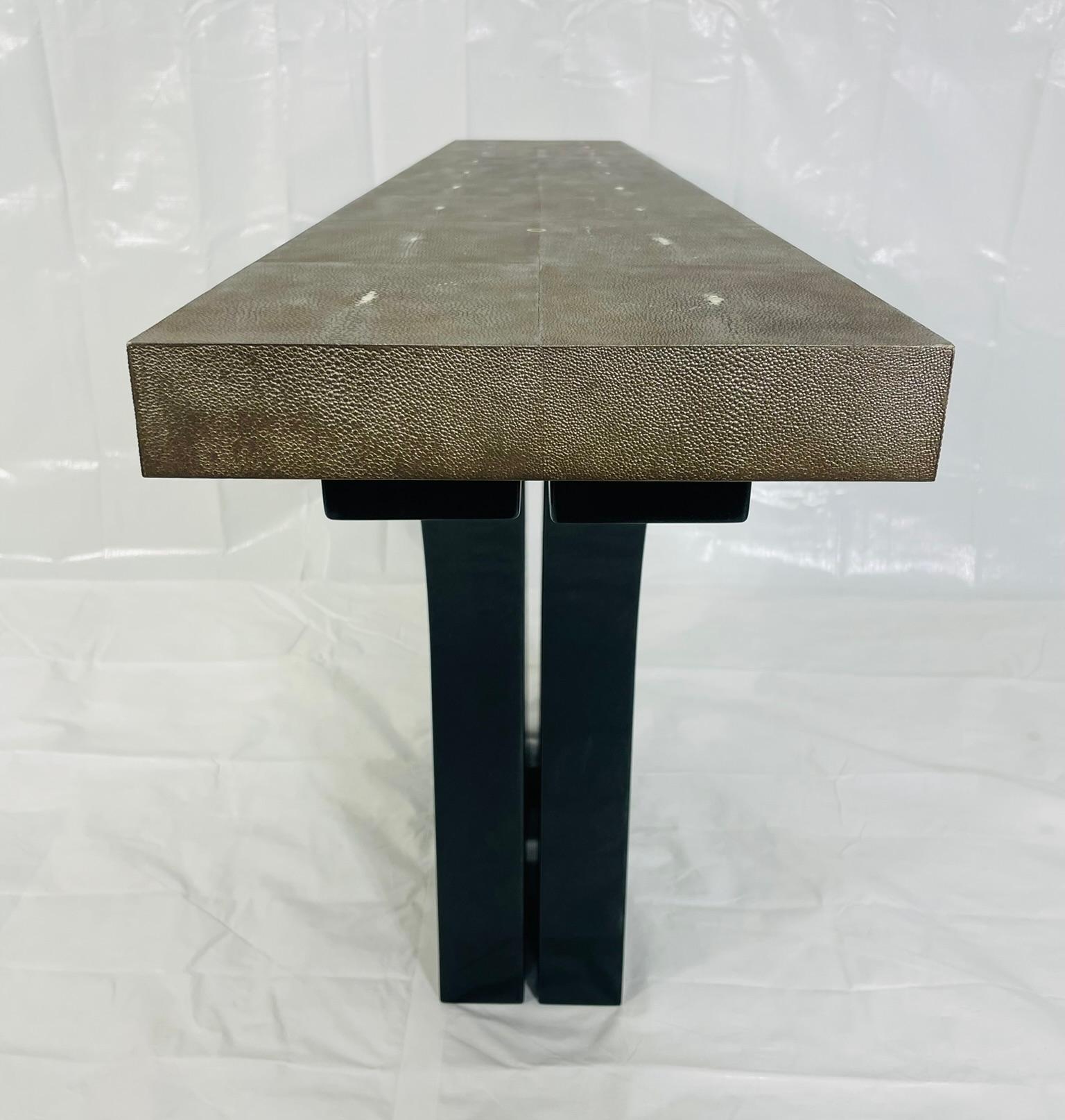 Console sculpturale avec plateau en galuchat à la manière de Karl Springer Bon état - En vente à Los Angeles, CA