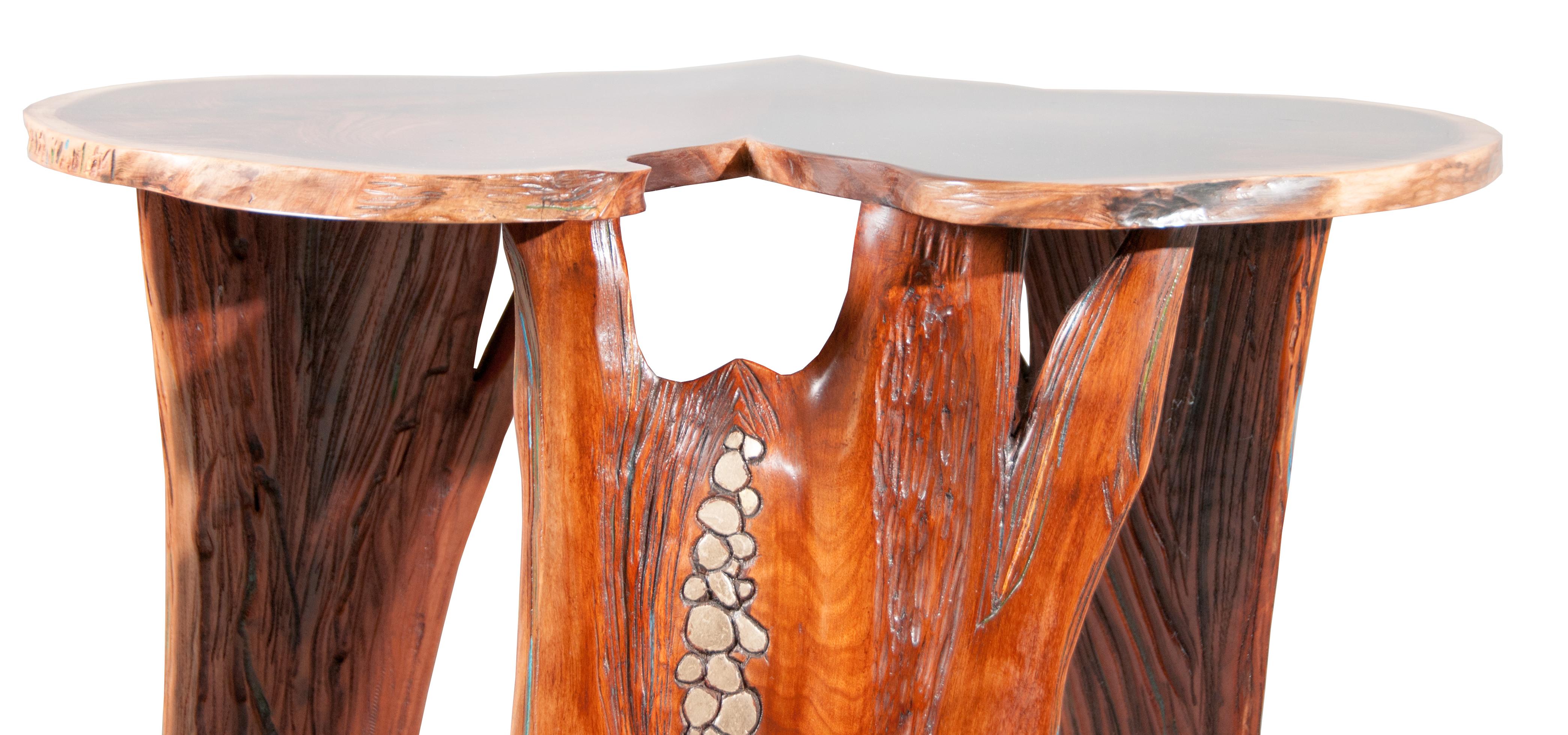 Sculptural Live Edge Walnut Occasional Table with Gilded and Carved Elements (Organische Moderne) im Angebot