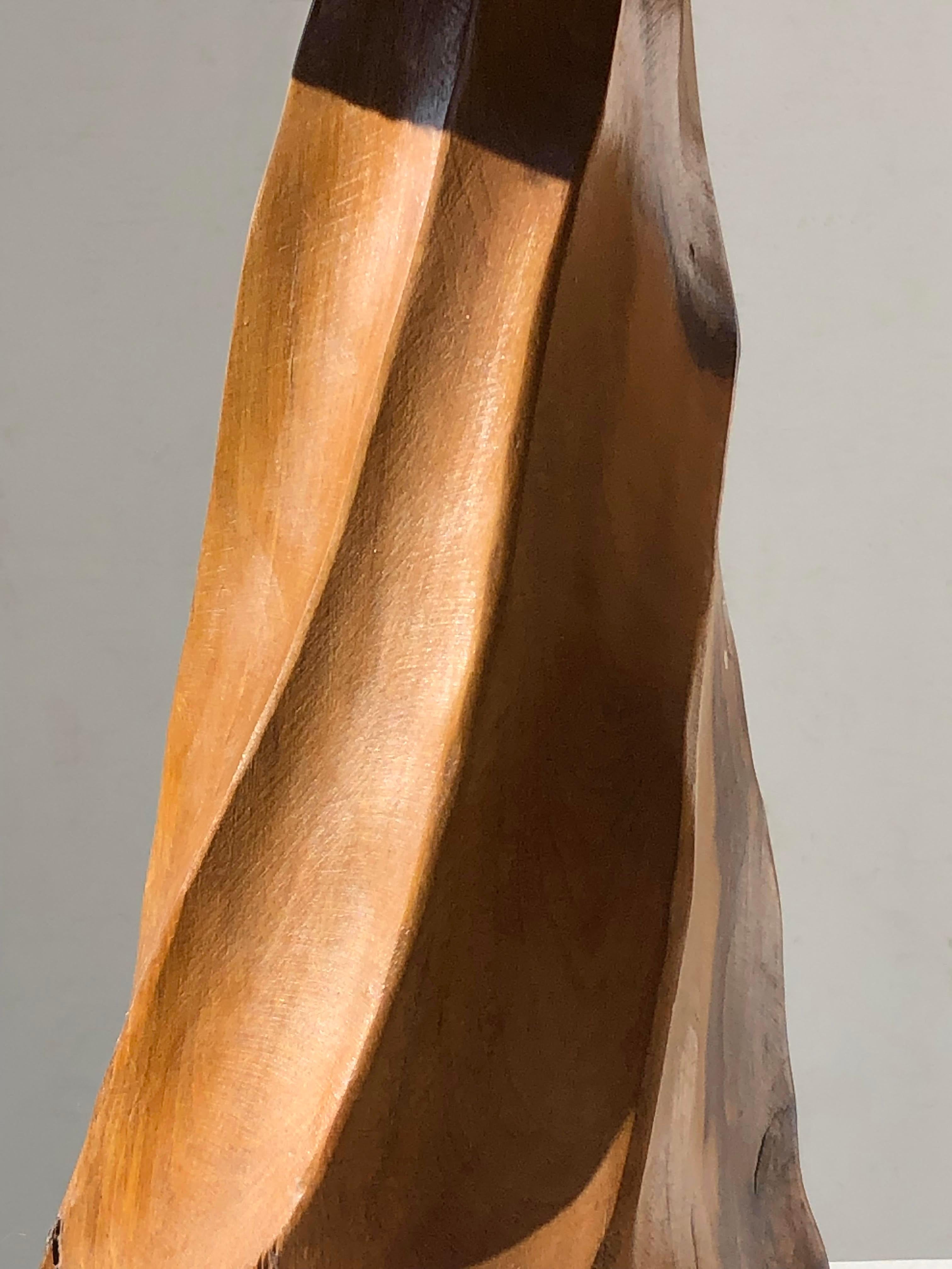 Una escultural LÁMPARA DE MESA DE MADERA RÚSTICA BRUTALISTA DE MEDIO SIGLO,  Francia 1970 Moderno de mediados de siglo en venta