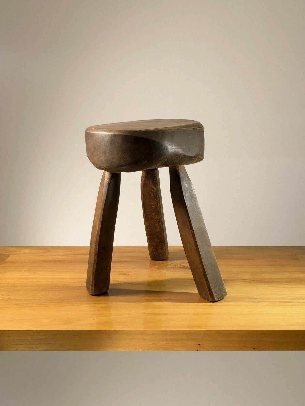 A sculptural and powerful tripod stool, Modernist, Brutalist, Popular Art, in solid wood carved in a sensual and irregular way, in the spirit of Jean Touret & Artisans de Marolles, to be attributed, France 1950.

DIMENSIONS: 37 x 30 x 24