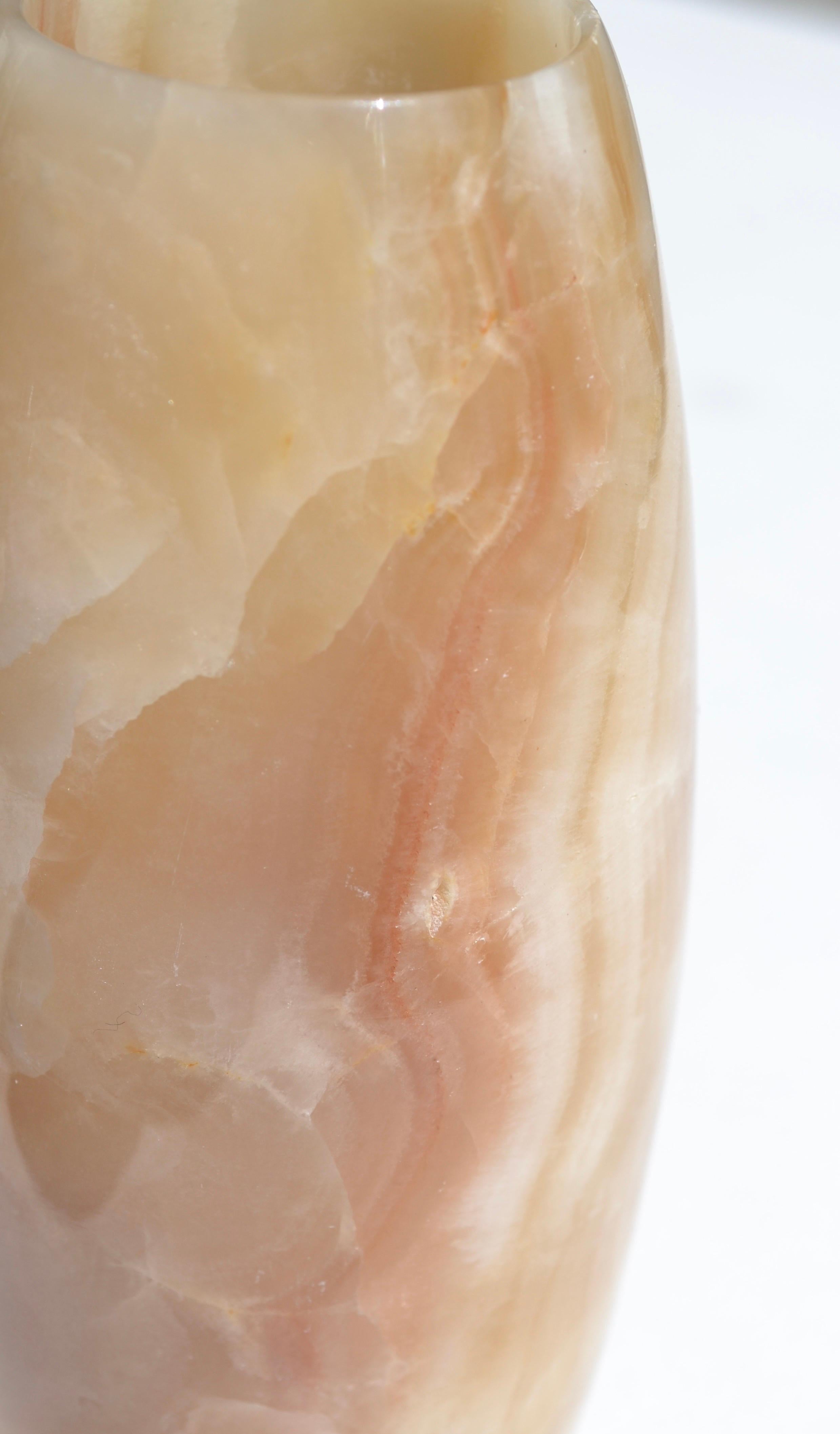 A Sculptural Oblong Onyx Vase - France - 1970s In Good Condition For Sale In SOTTEVILLE-LÈS-ROUEN, FR