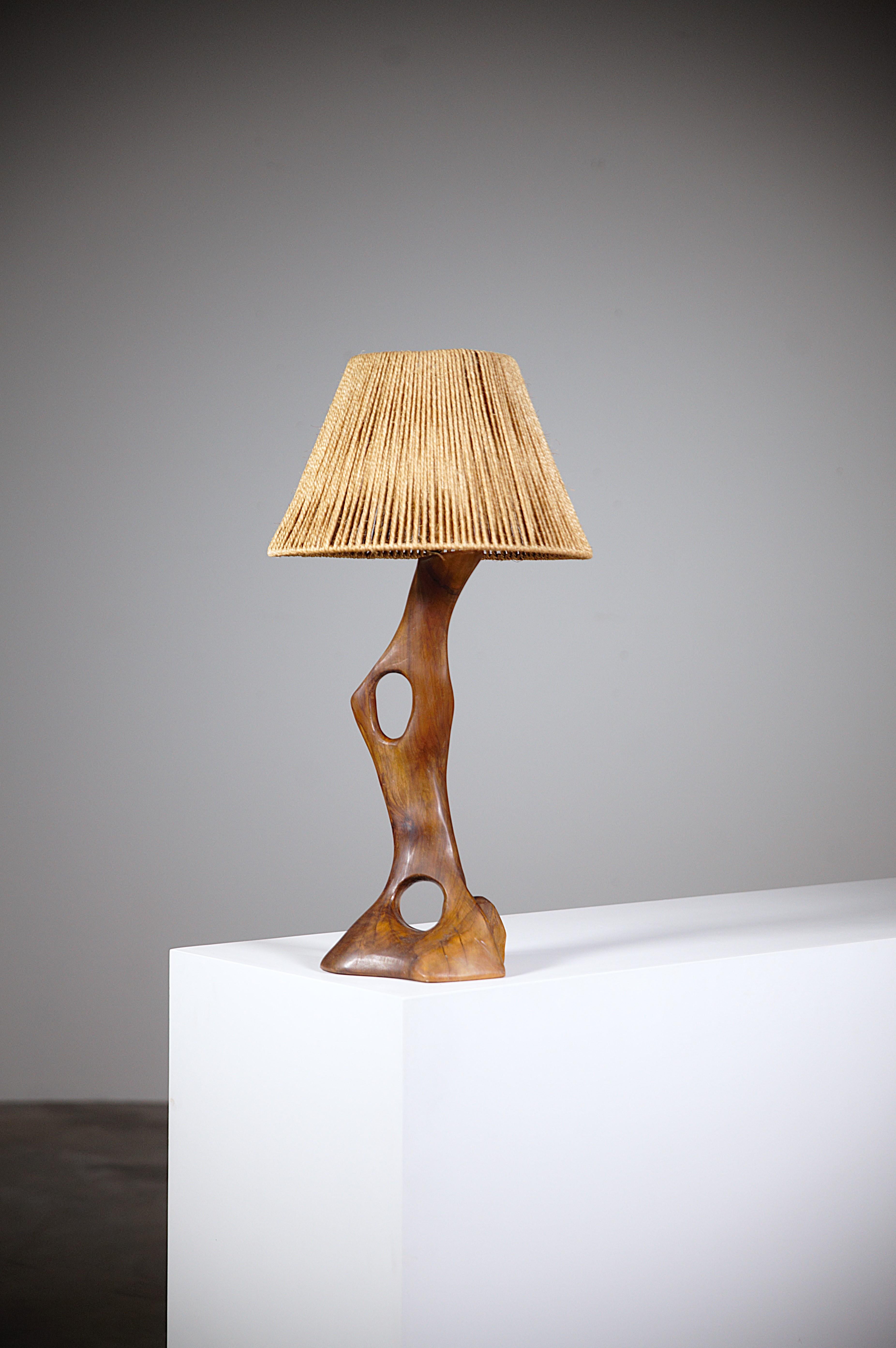 A Sculptural Olive Wood Lamp South of France 1960's In Good Condition For Sale In HYÈRES, FR