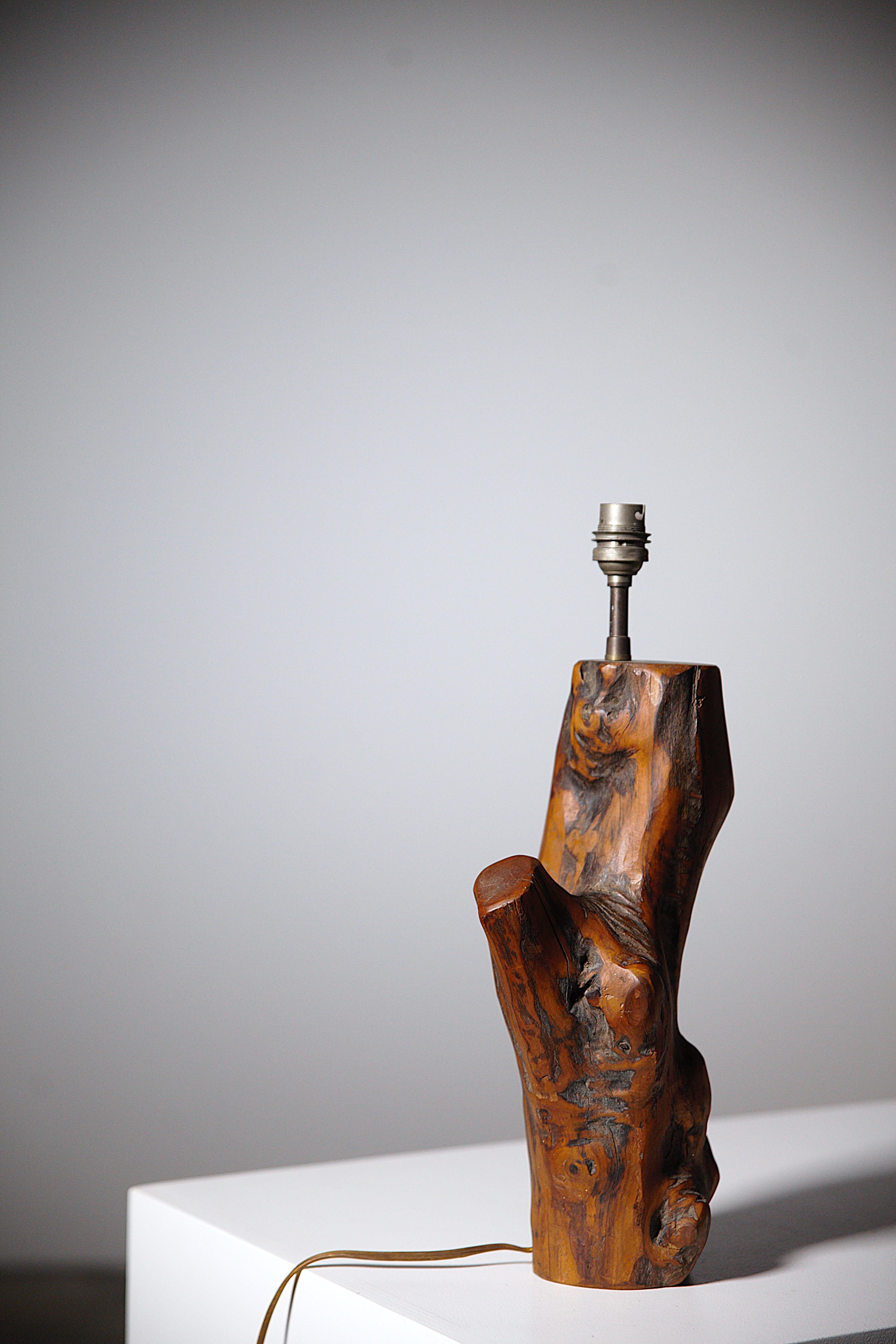 A Sculptural Olive Wood Lamp South of France 1970s In Good Condition For Sale In HYÈRES, FR