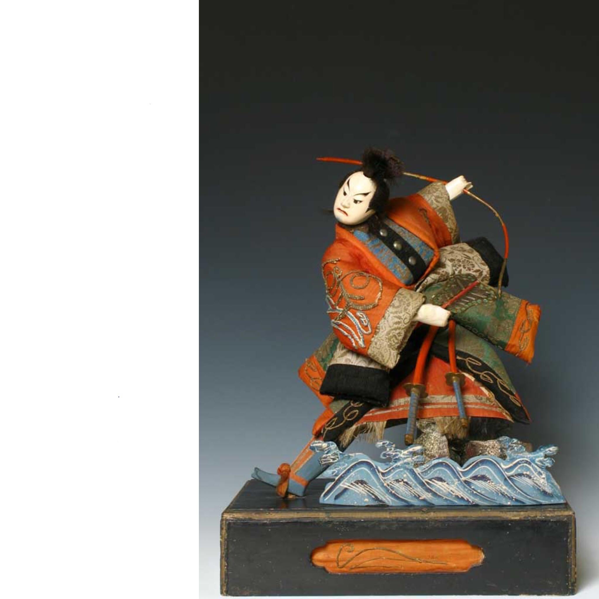 Sculptural Pair of Kabuki Actors on Stage In Good Condition For Sale In New York, NY