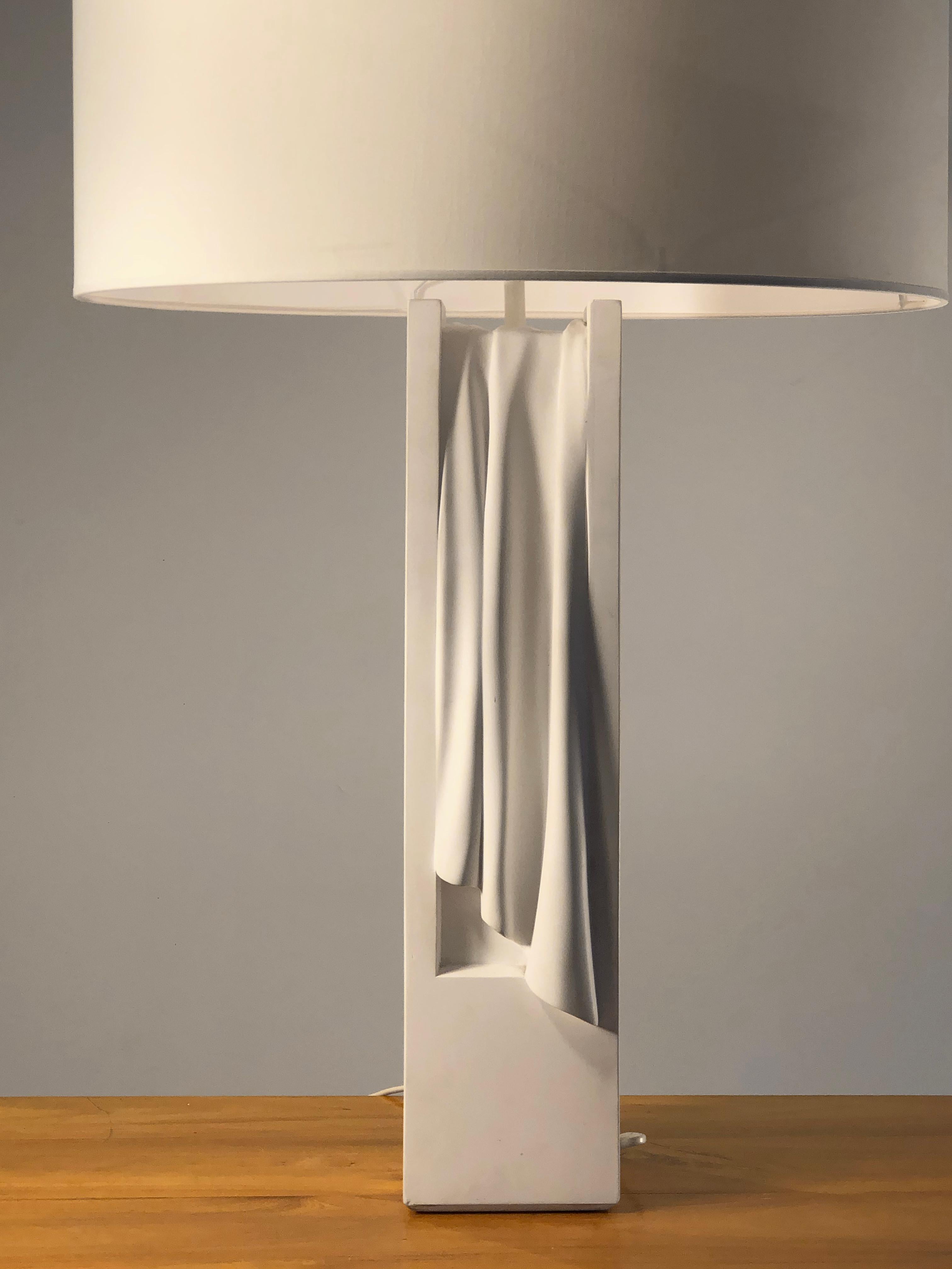 Postmoderne LAMPE DE TABLE EN PLÂTRE SCULPTURAL par LOIC BEUCHET pour ATELIER SEDAP, France 1980 en vente