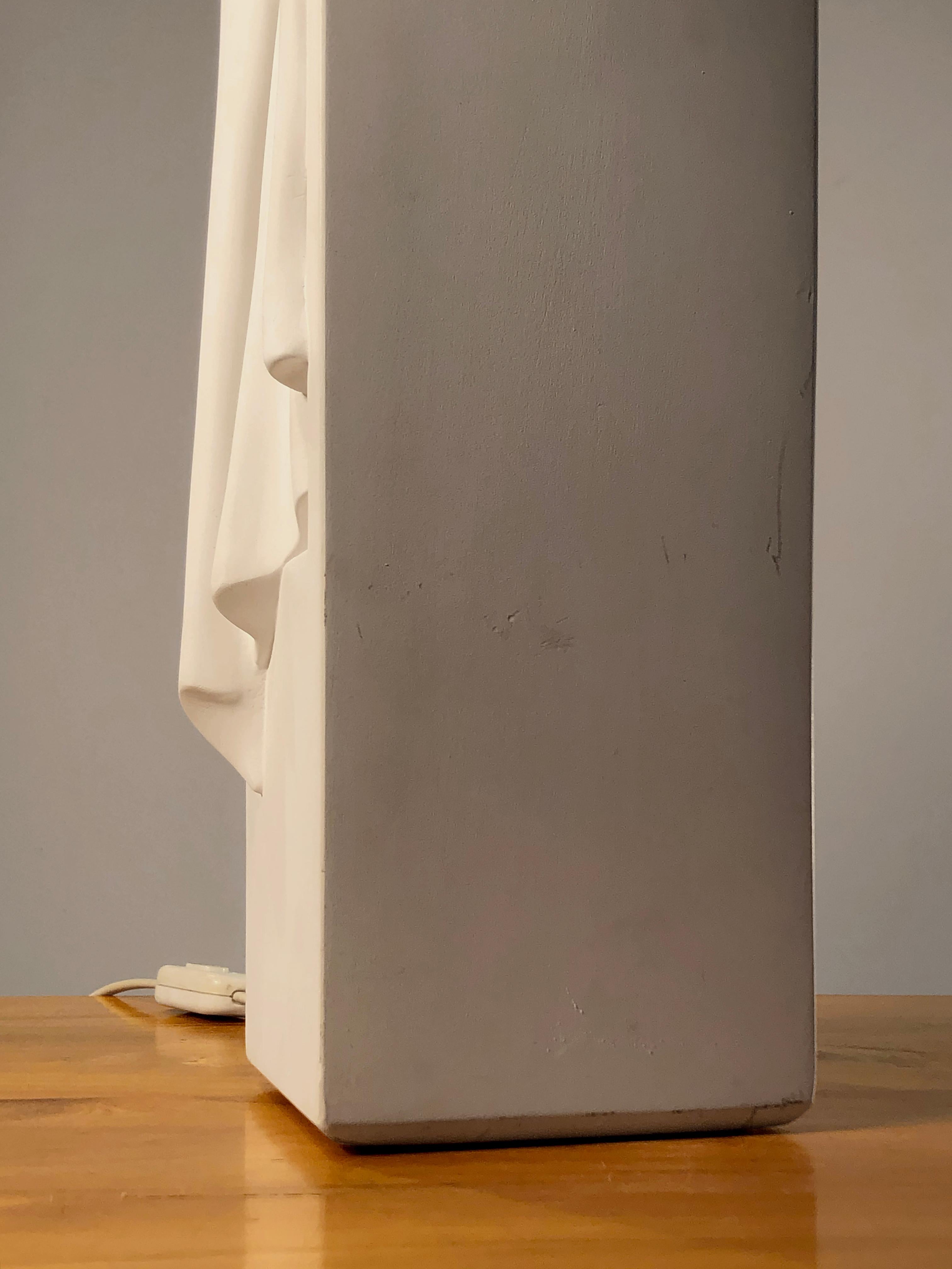 A SCULPTURAL PLASTER TABLE LAMP by LOIC BEUCHET for ATELIER SEDAP, France 1980 For Sale 1