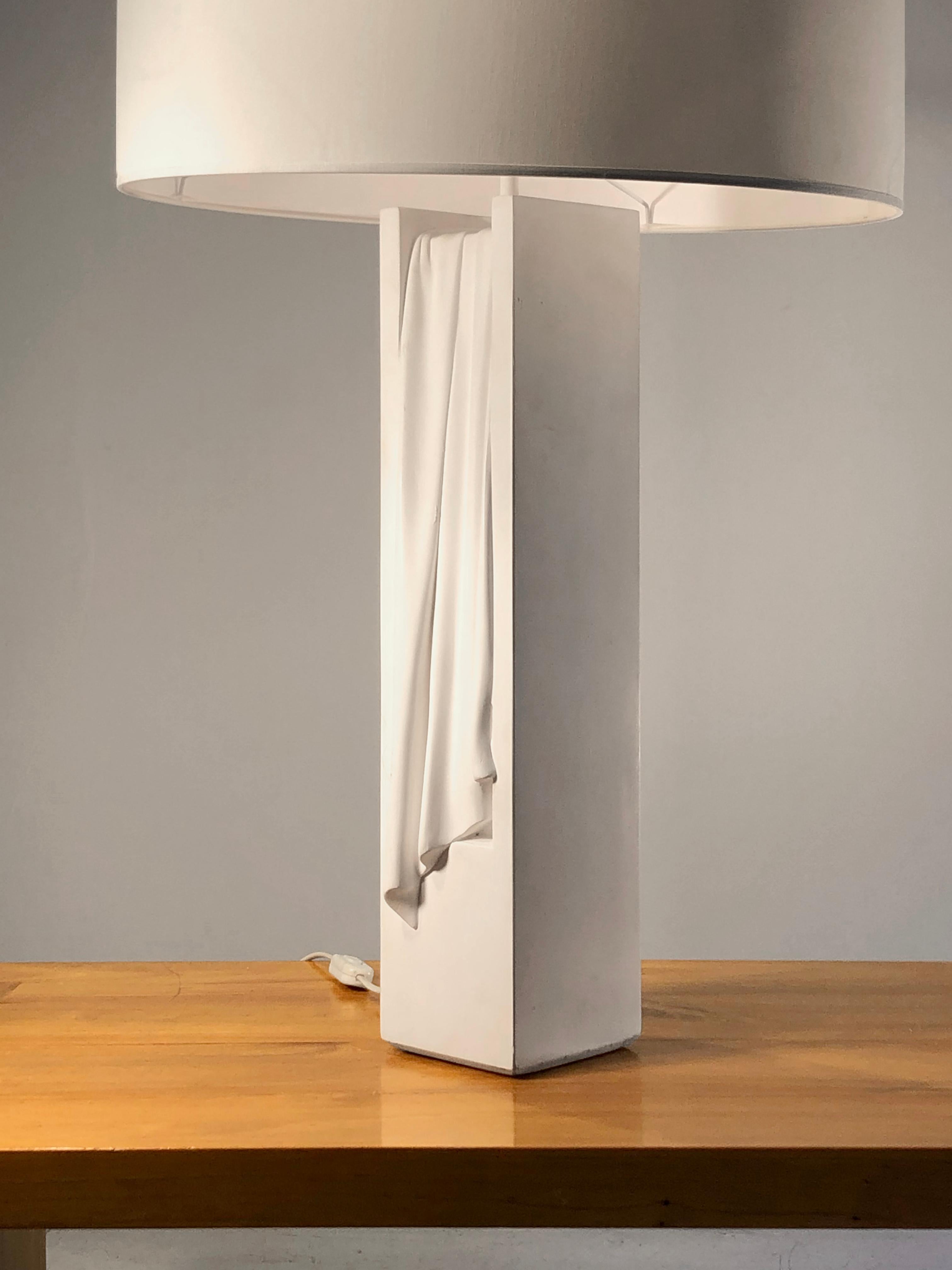 A SCULPTURAL PLASTER TABLE LAMP by LOIC BEUCHET for ATELIER SEDAP, France 1980 For Sale 2
